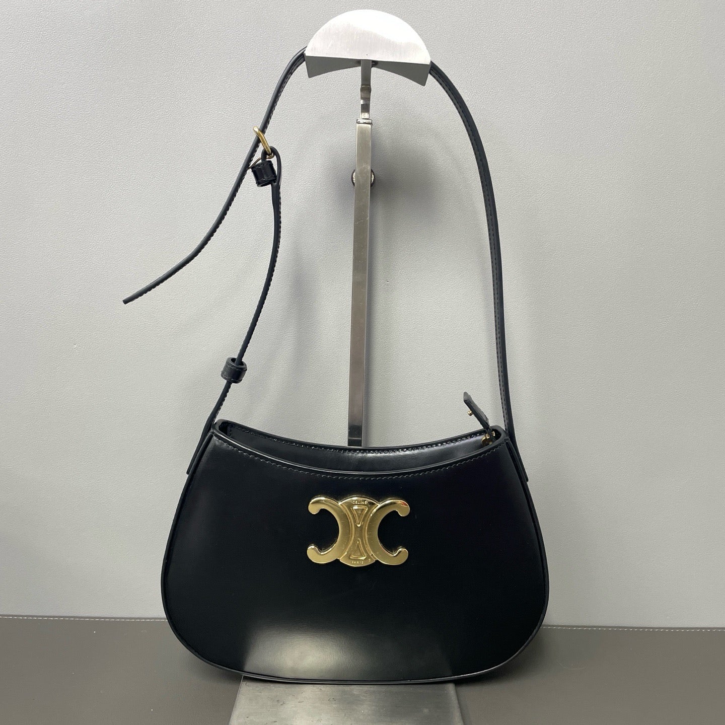 Celine Triomphe Hobo Black – ResselleLuxe