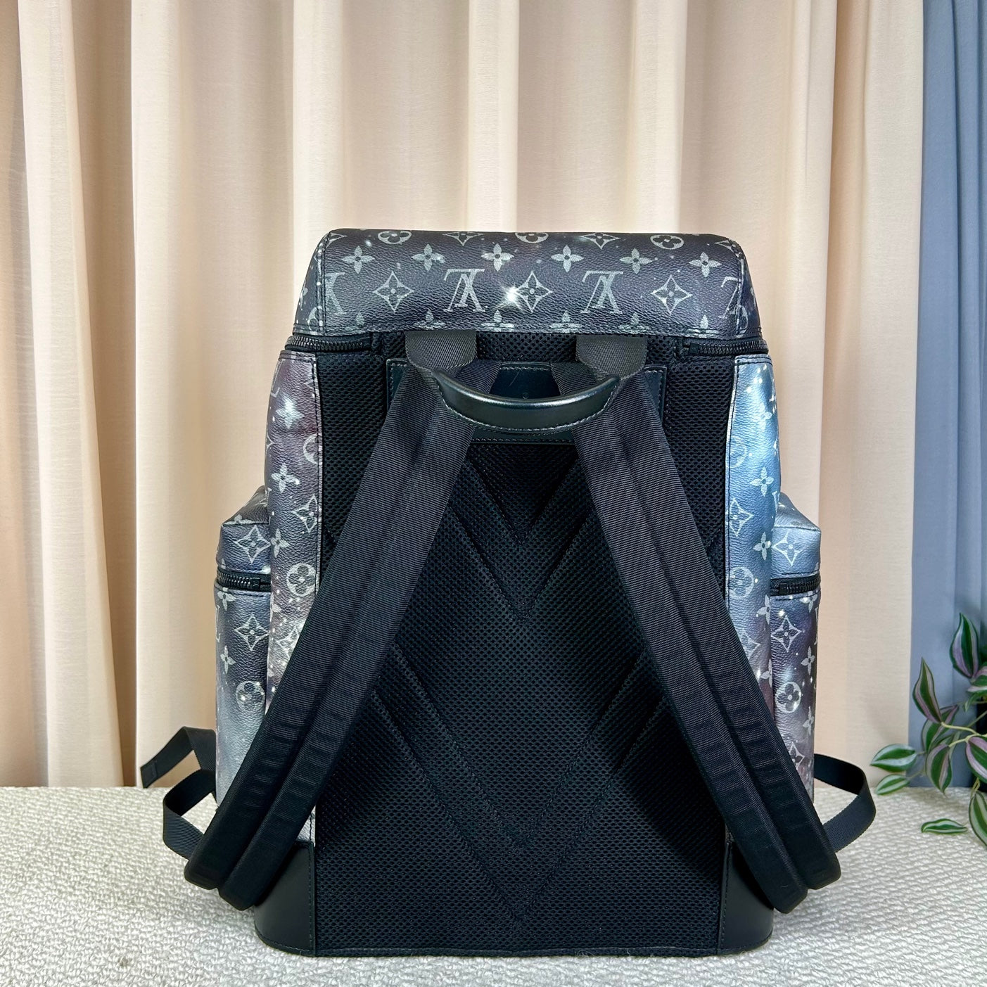 Louis Vuitton Neoneo Monogram Bucket Bag