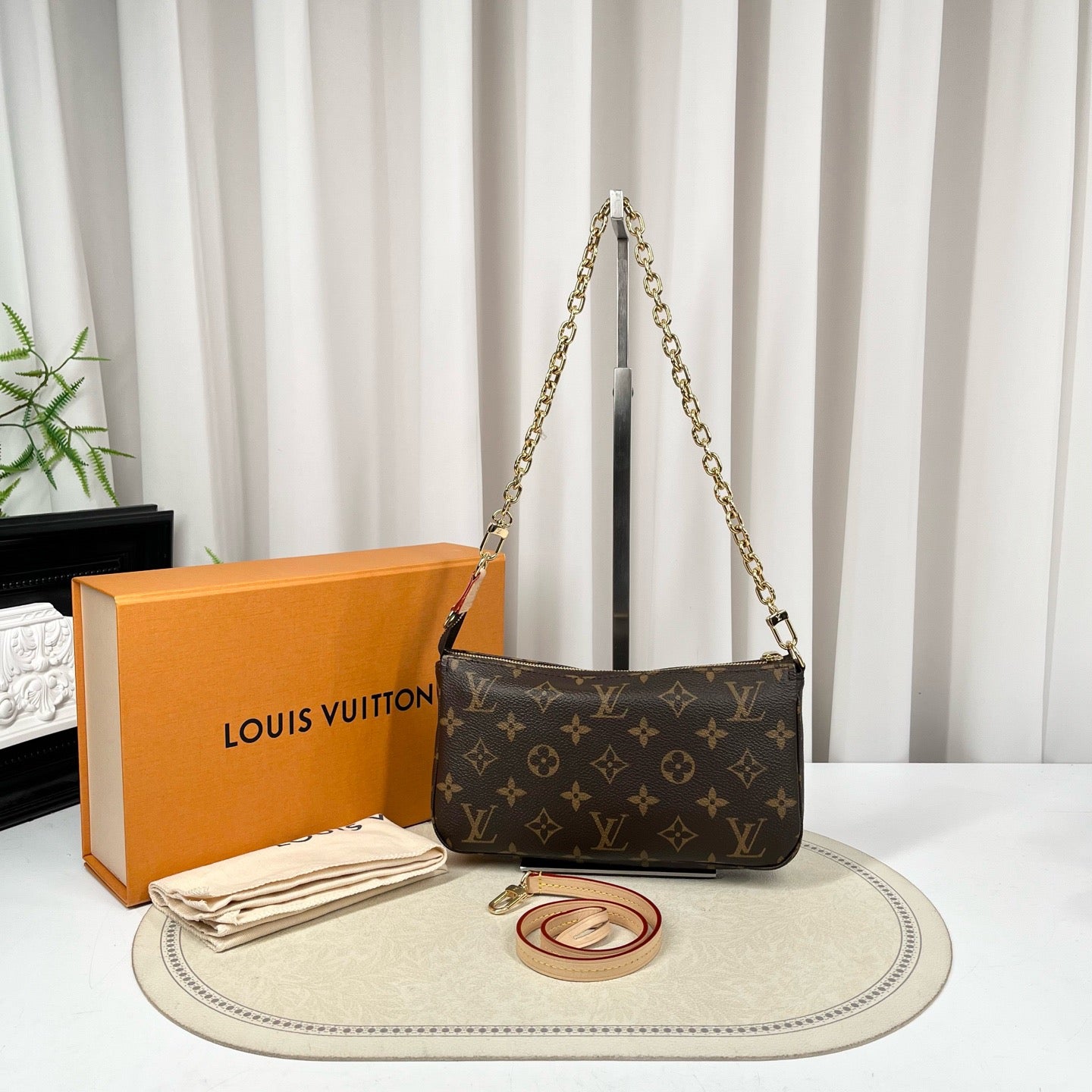 Louis Vuitton Pochette Accessoires Monogram Canvas