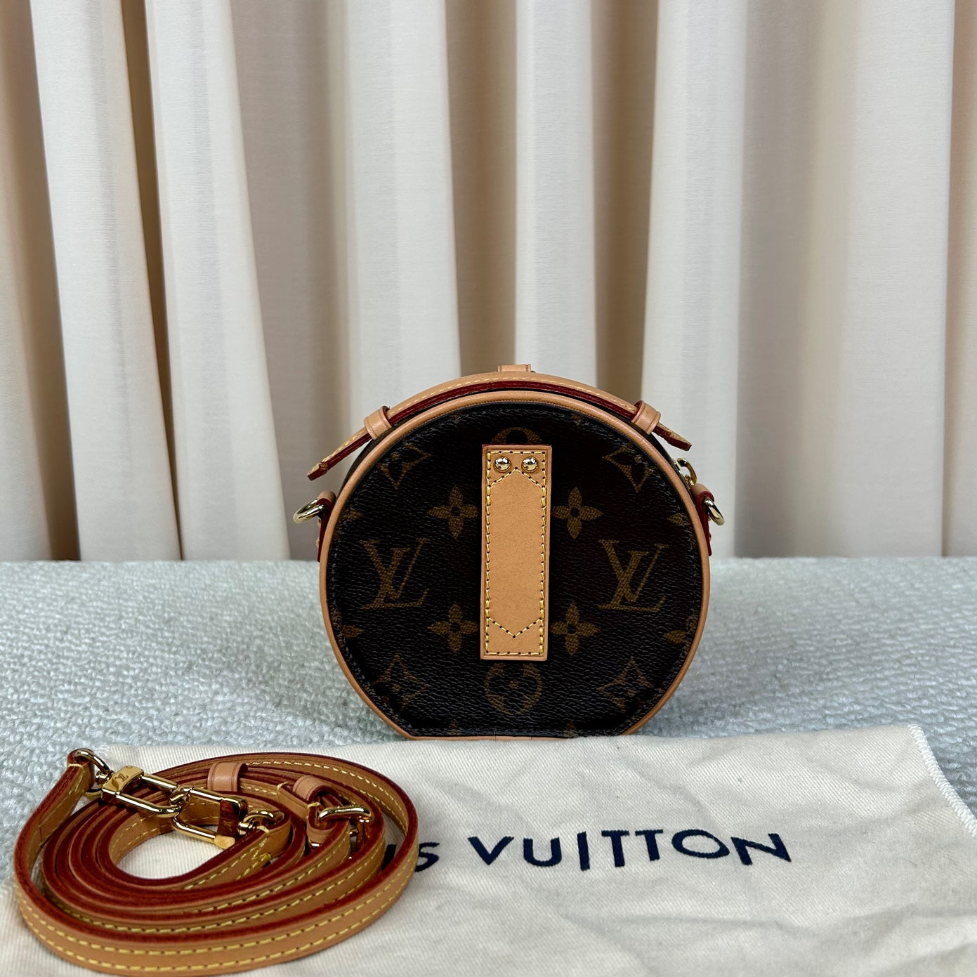LOUIS VUITTON Mini Boite Chapeau