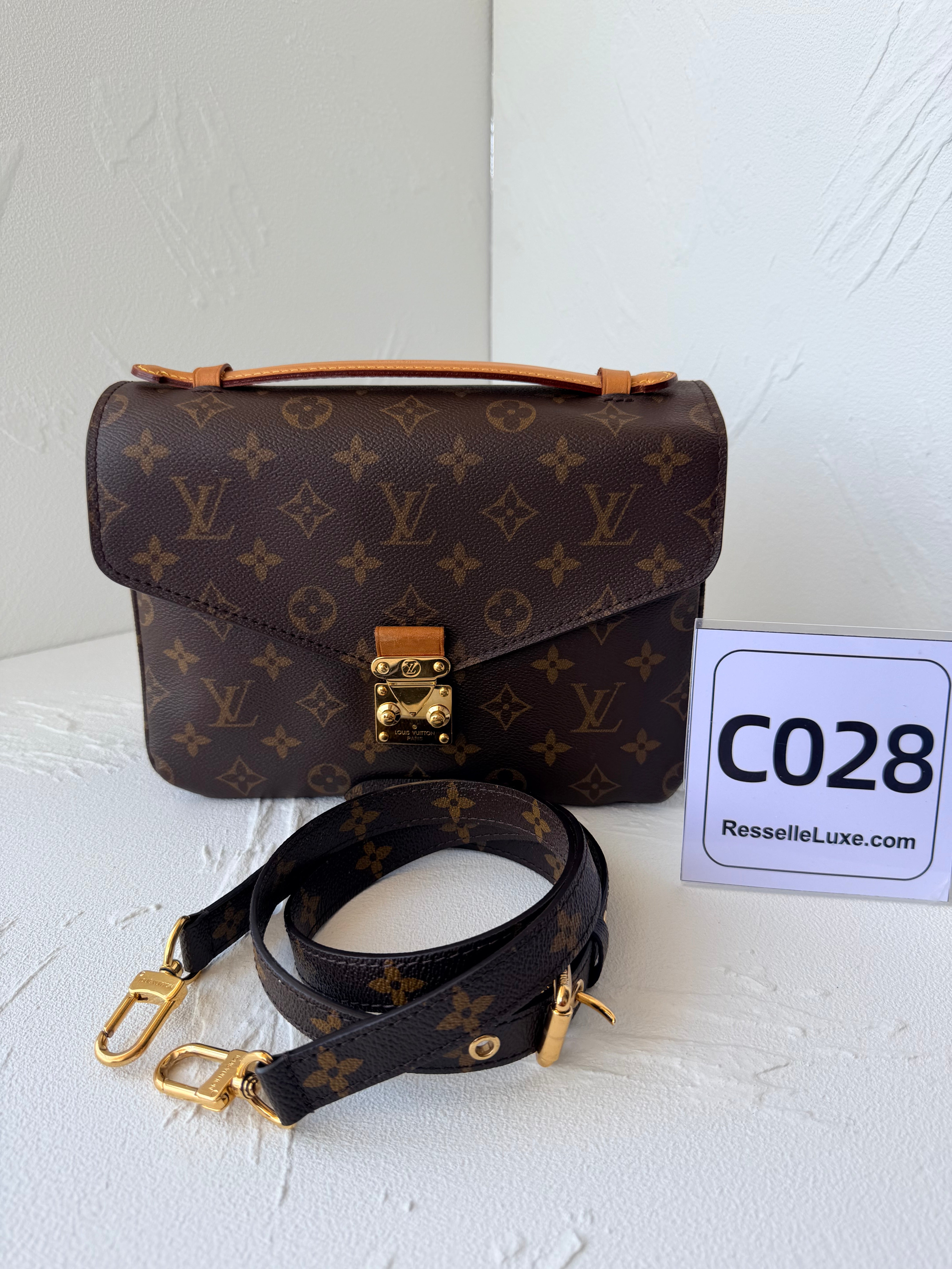 Louis Vuitton Pochette Metis Monogram Canvas Handbag