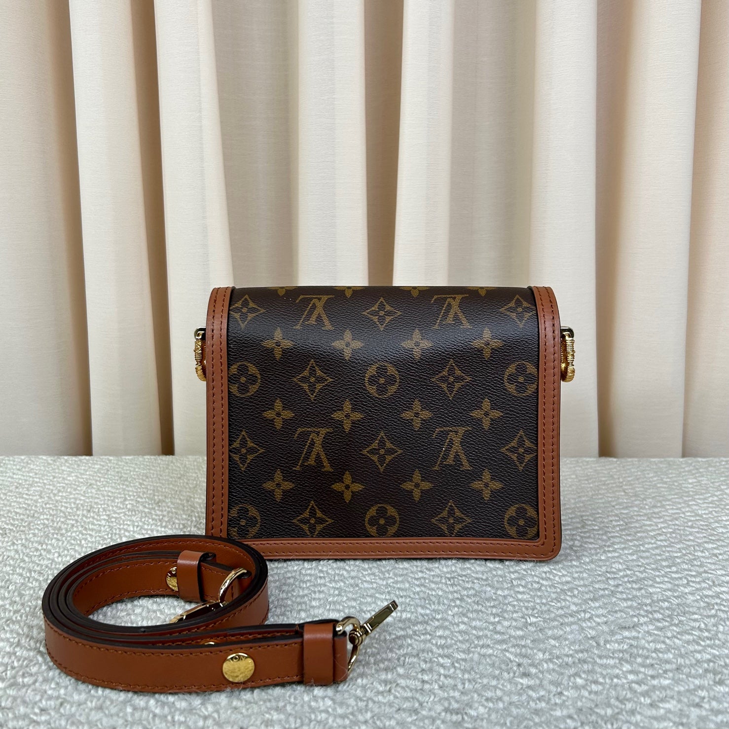Louis Vuitton Chain Louise Envelope Chain Bag