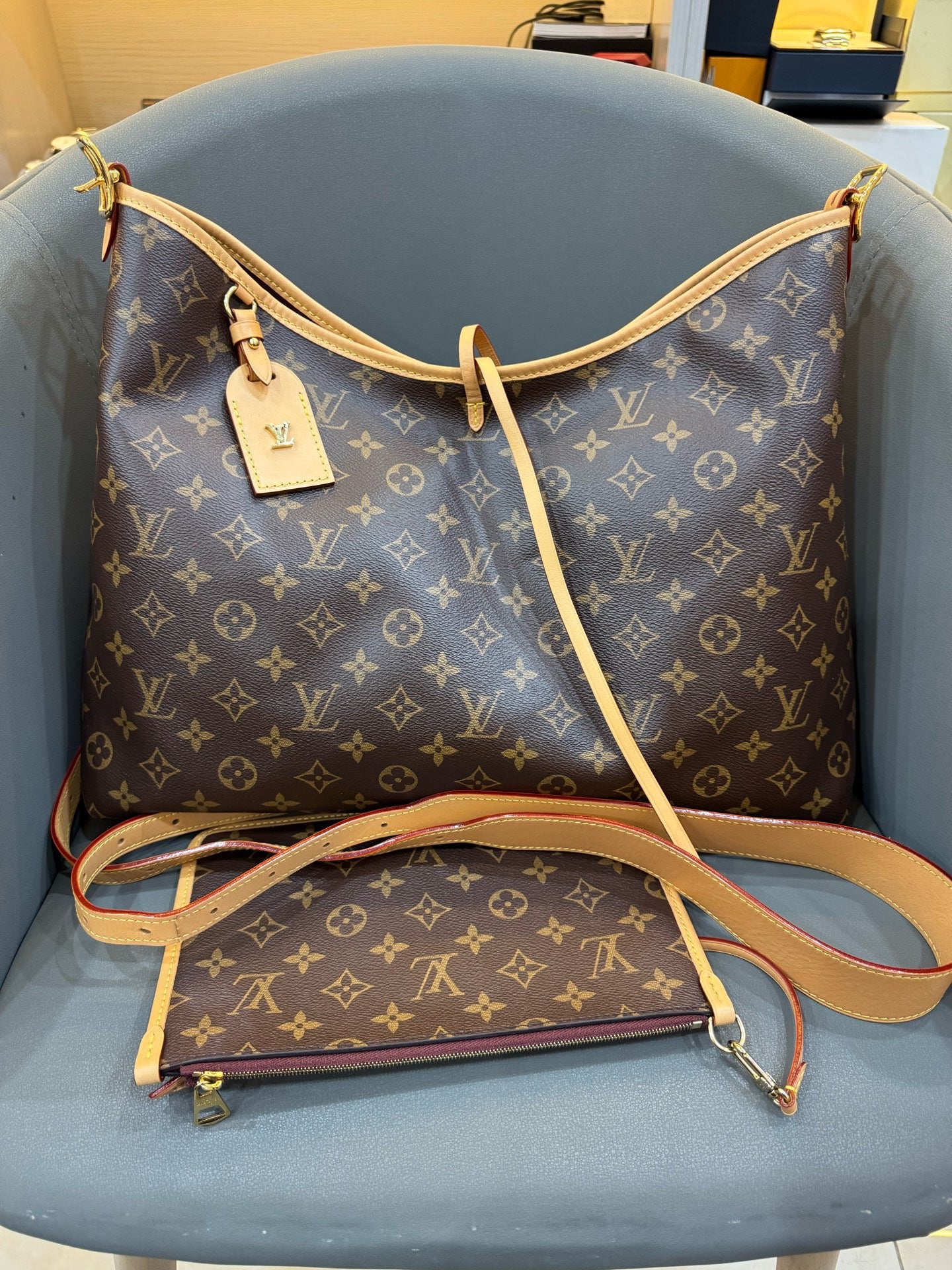 Louis Vuitton Carryall MM Monogram Canvas Shoulder Bag