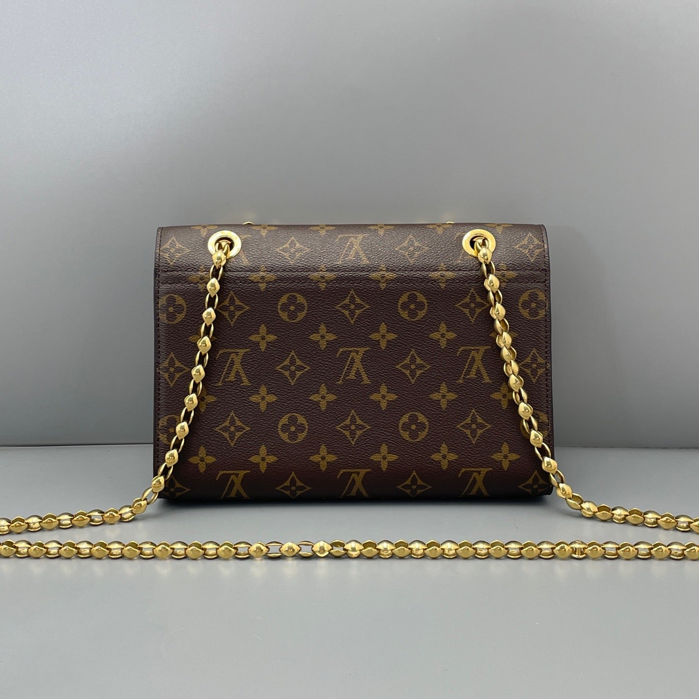 Louis Vuitton Victoire Monogram