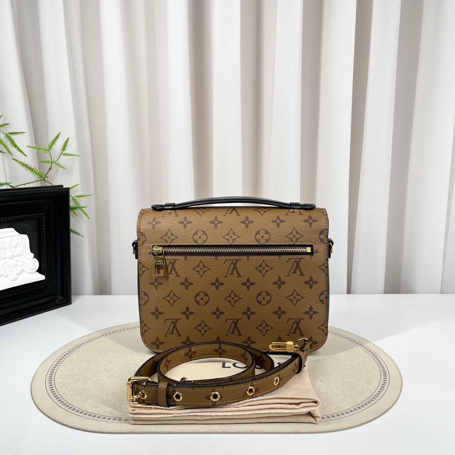 Louis Vuitton Pochette Metis Bag