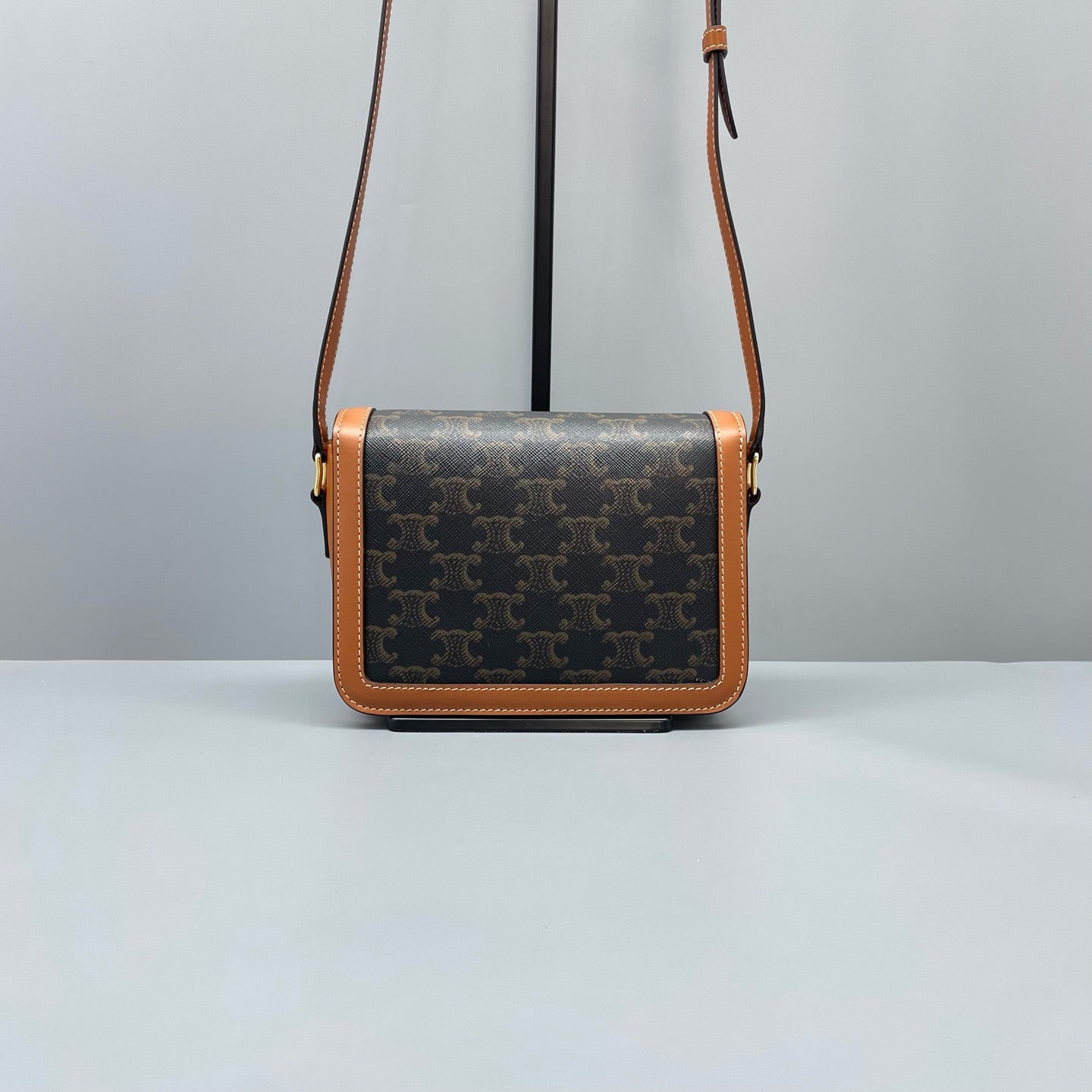 Celine Triomphe Medium
