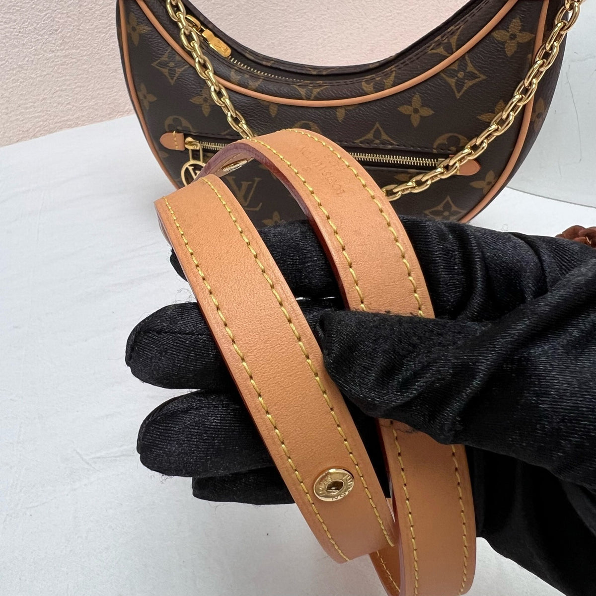 Louis Vuitton Loop Medium