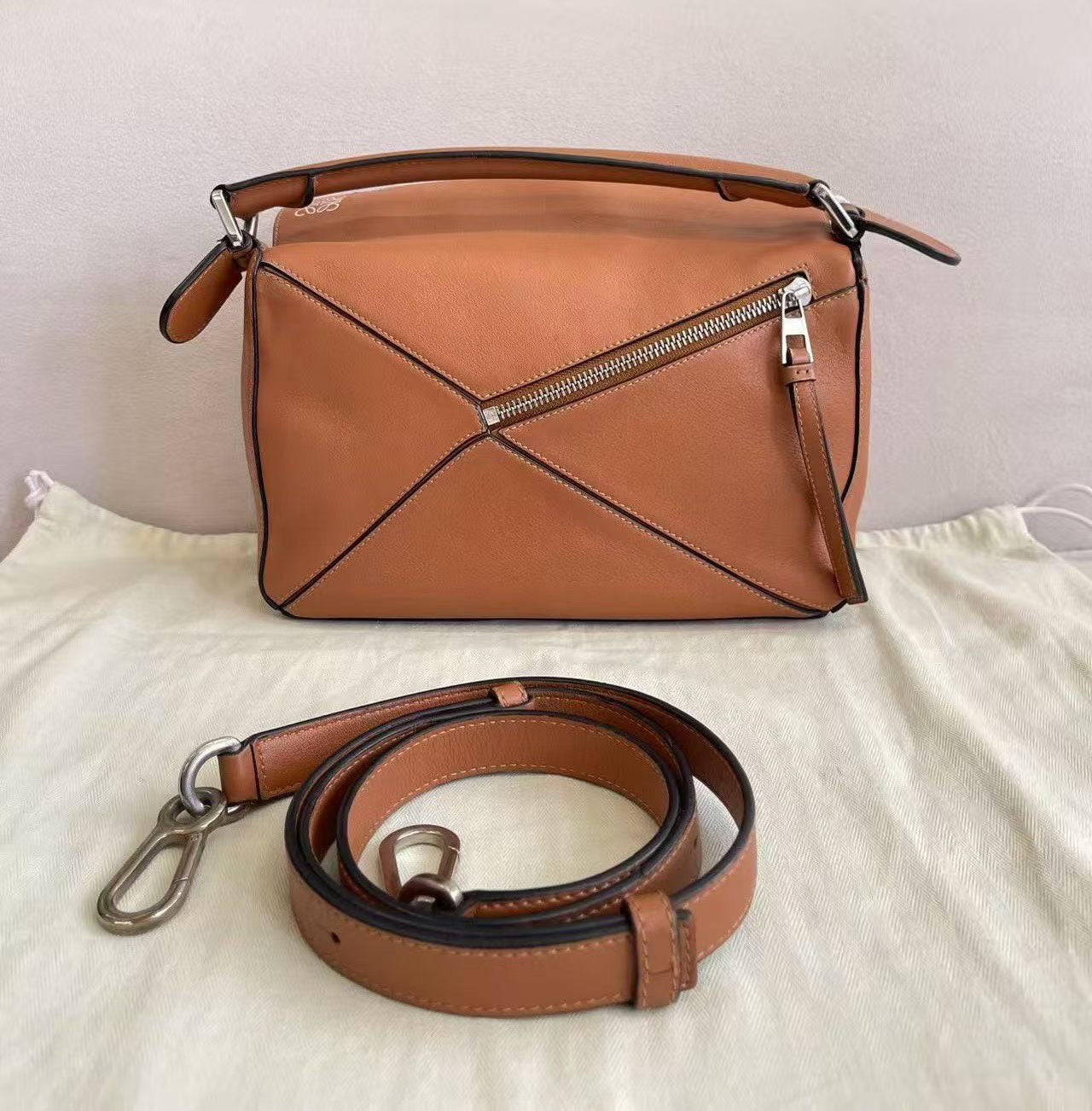 Loewe Puzzle Small Tan 2020 no studs