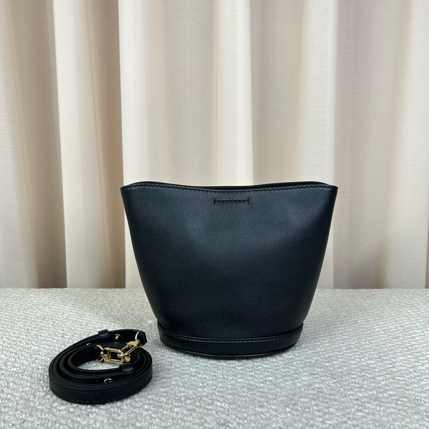 Louis Vuitton Bloom Mini Hobo Black Calfskin Bucket Bag