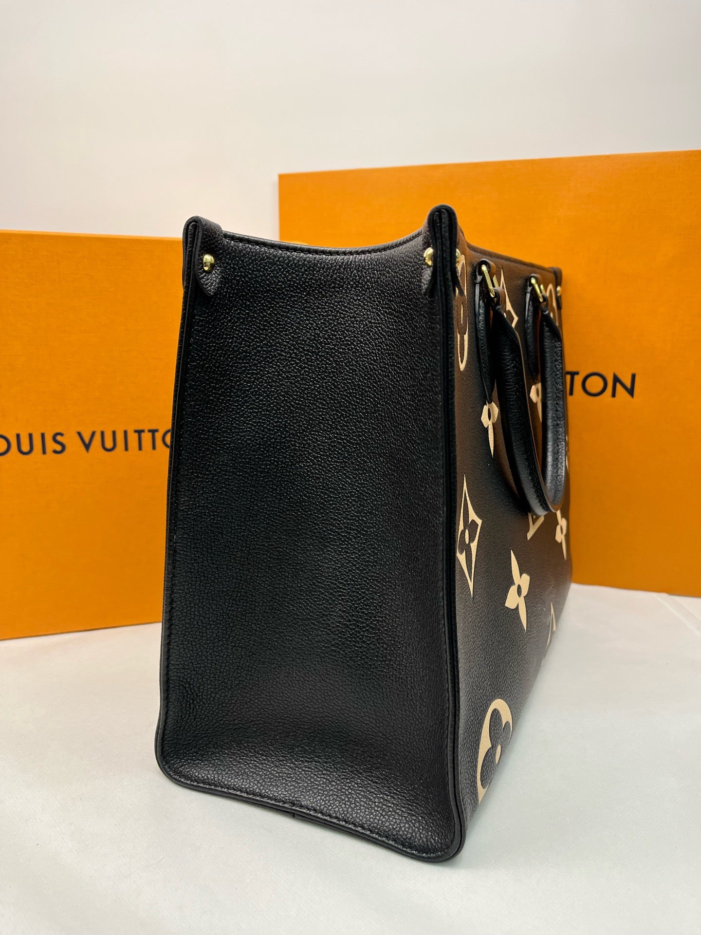 Louis Vuitton Onthego MM Black
