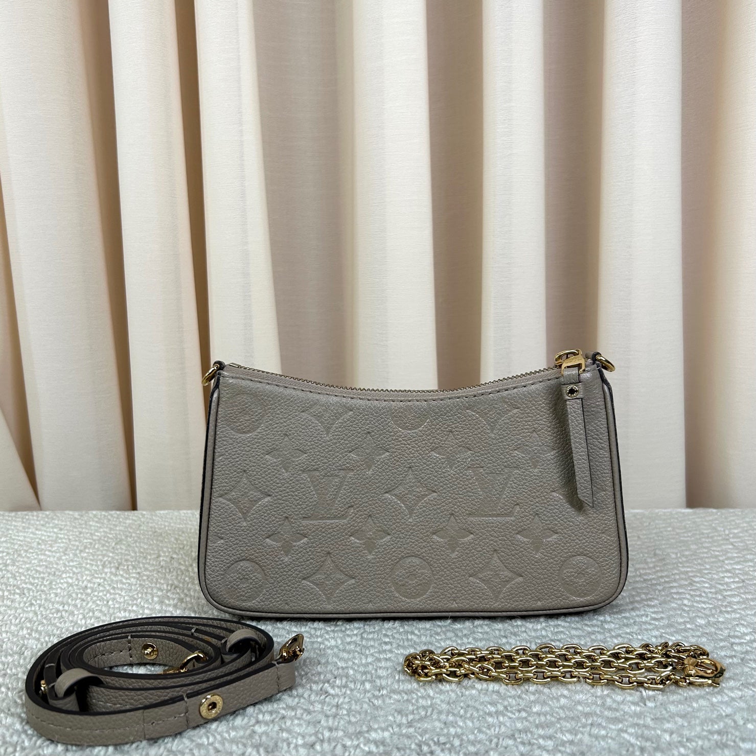 LOUIS VUITTON Easy Pouch Bag