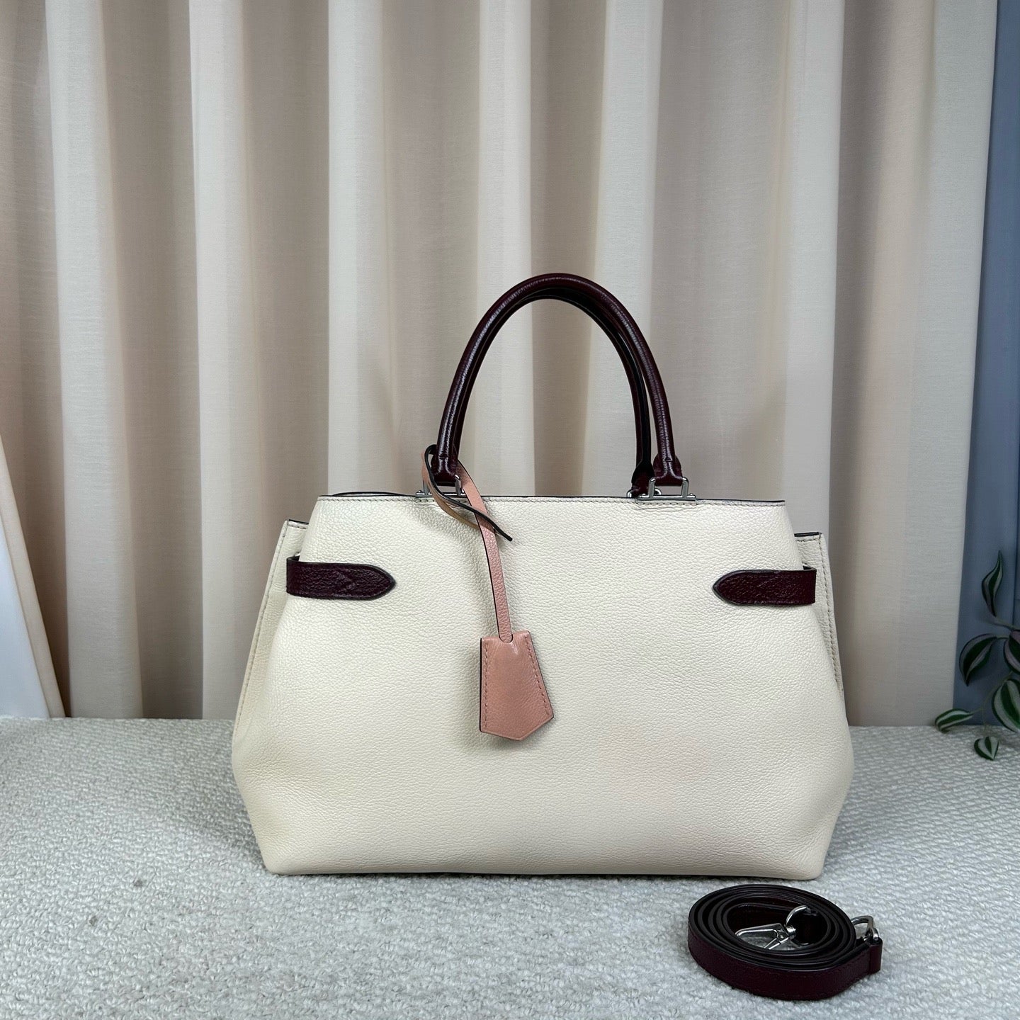 Louis Vuitton Lockme Ever Leather Handbag Large