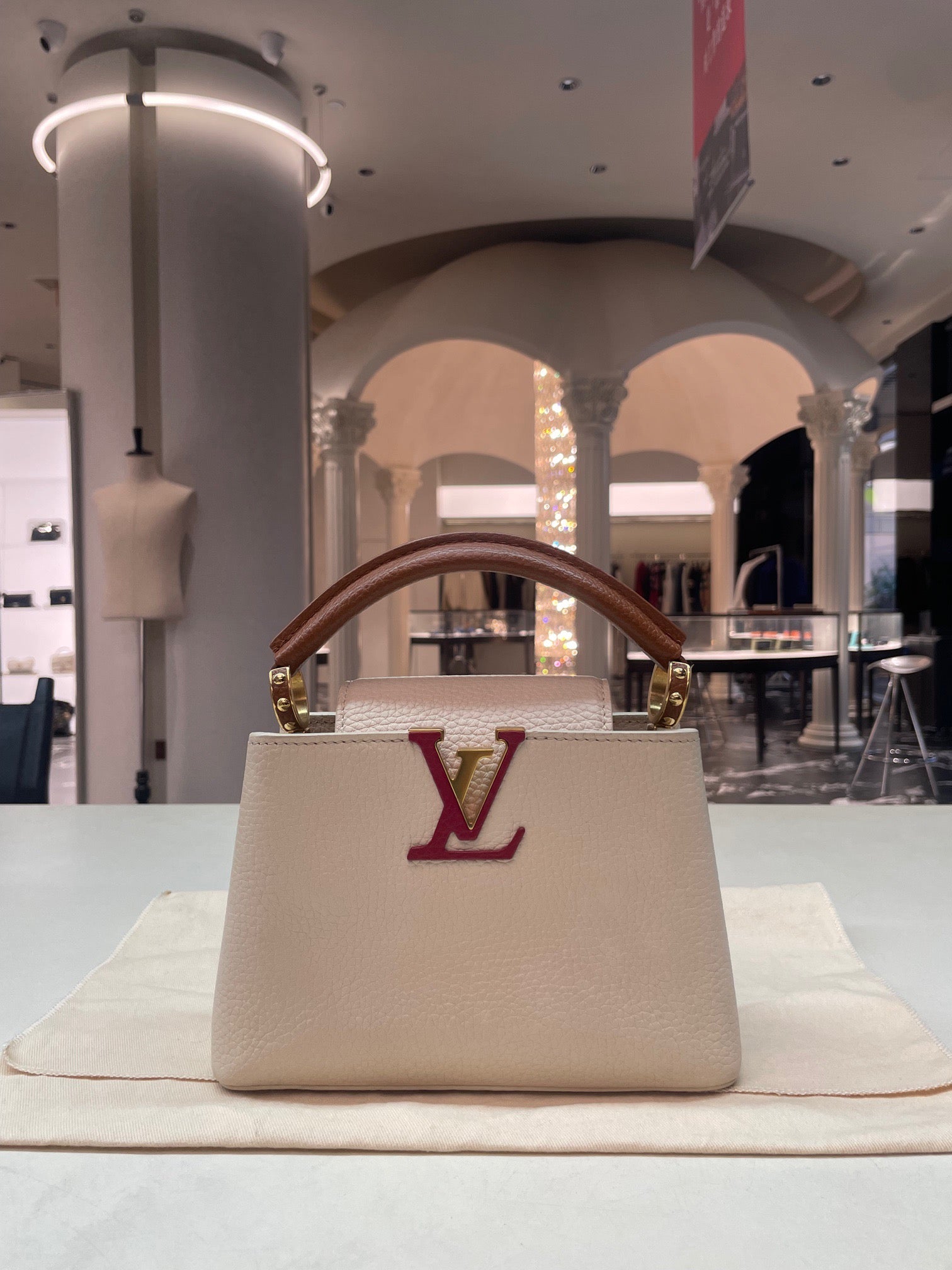 Louis Vuitton Capucines Mini Pearl White Taurillon