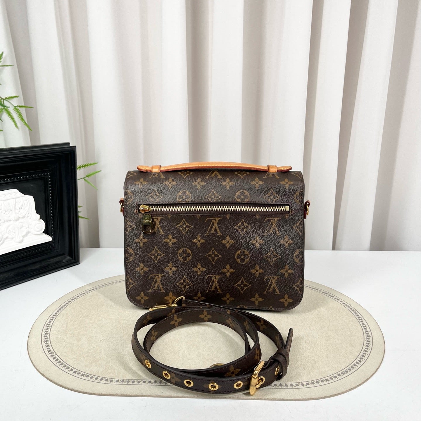 Louis Vuitton Pochette Metis Monogram Bag