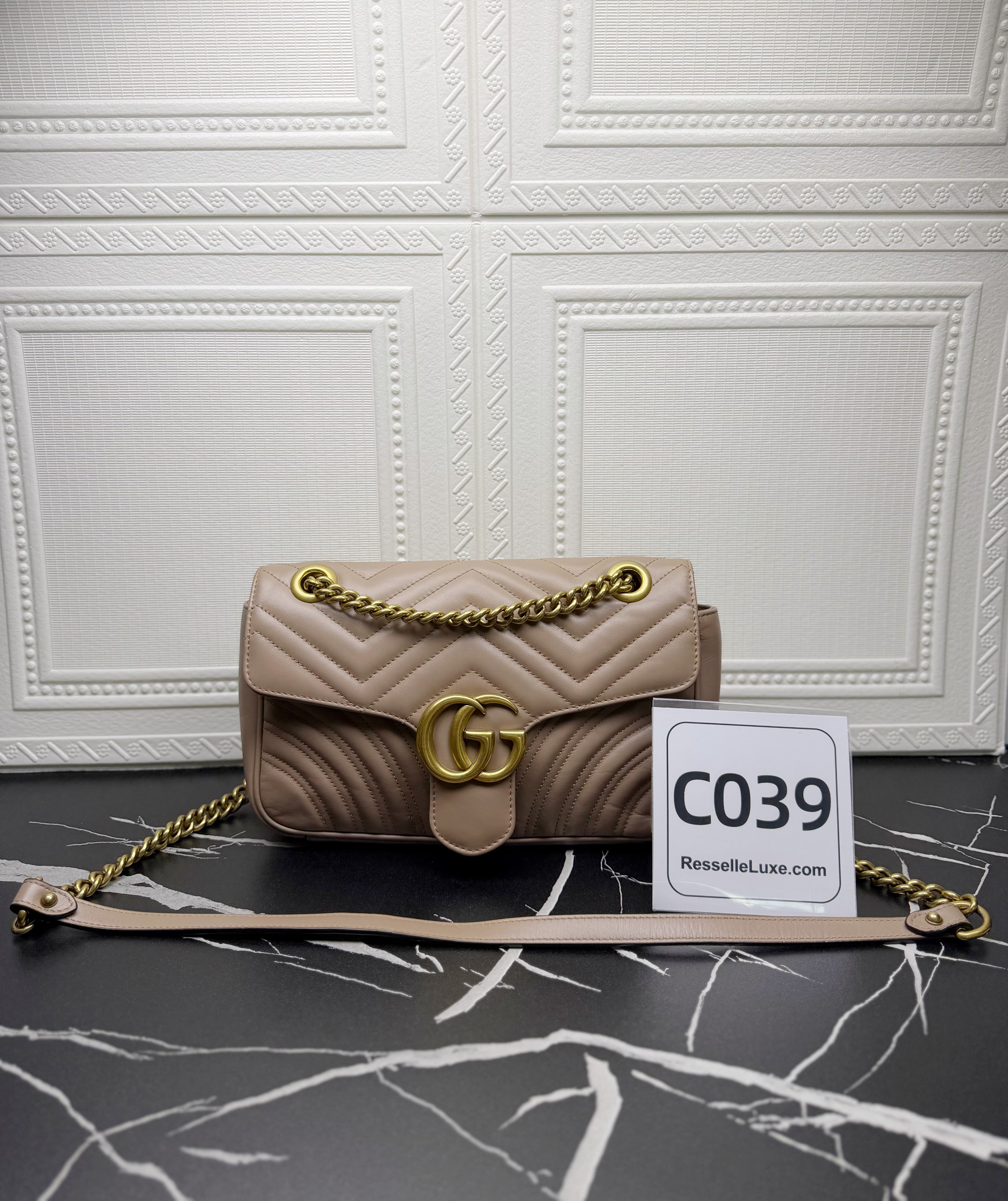 Gucci GG Marmont Medium 26cm Flap Crossbody Bag