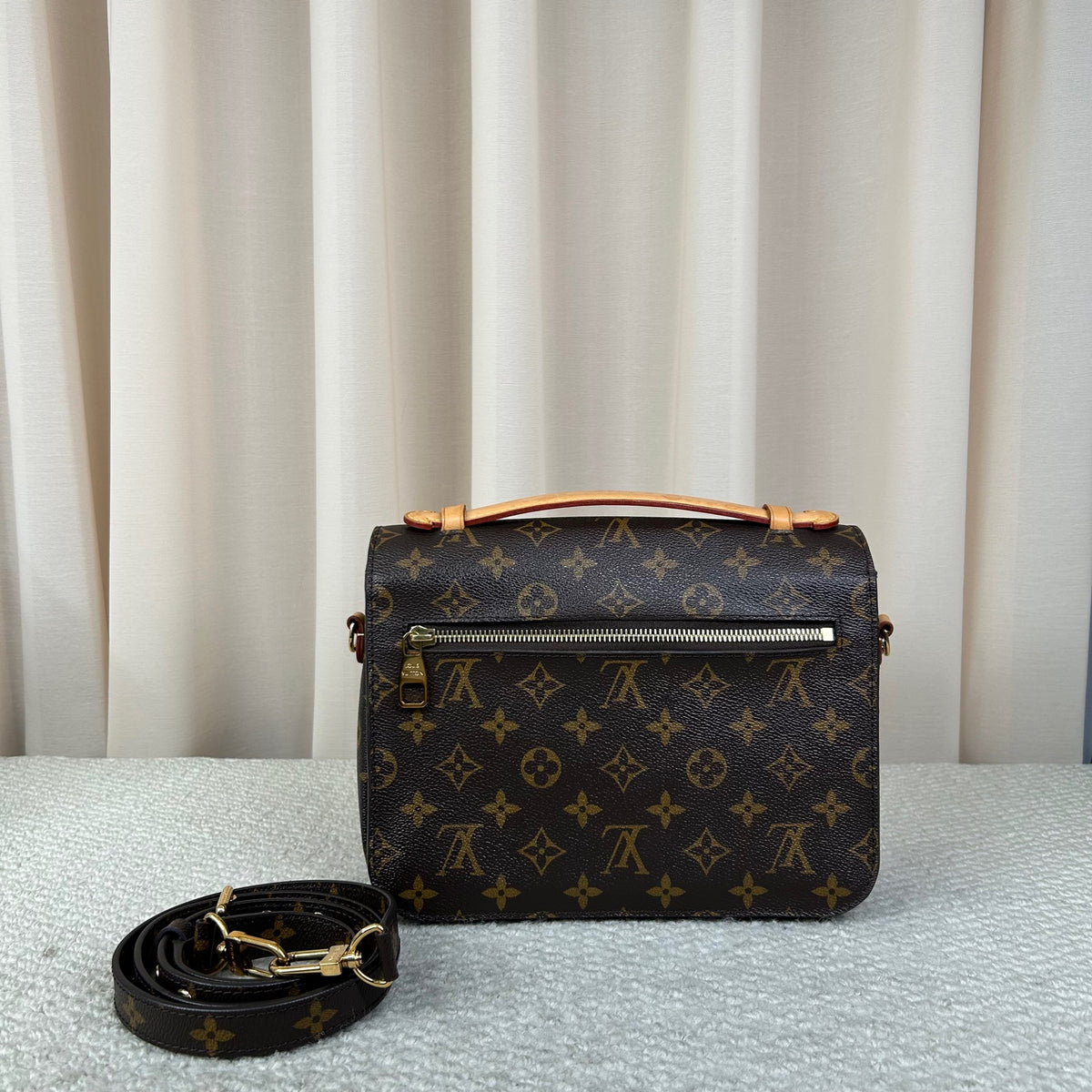 Louis Vuitton Metis Monogram