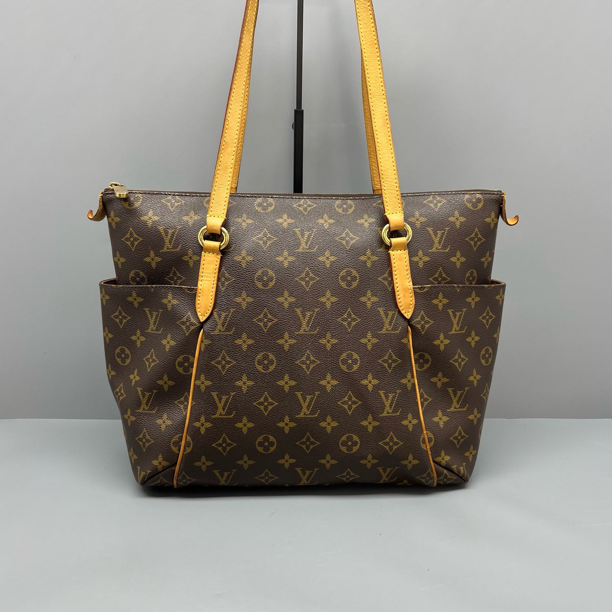 Louis Vuitton Totally MM 33cm