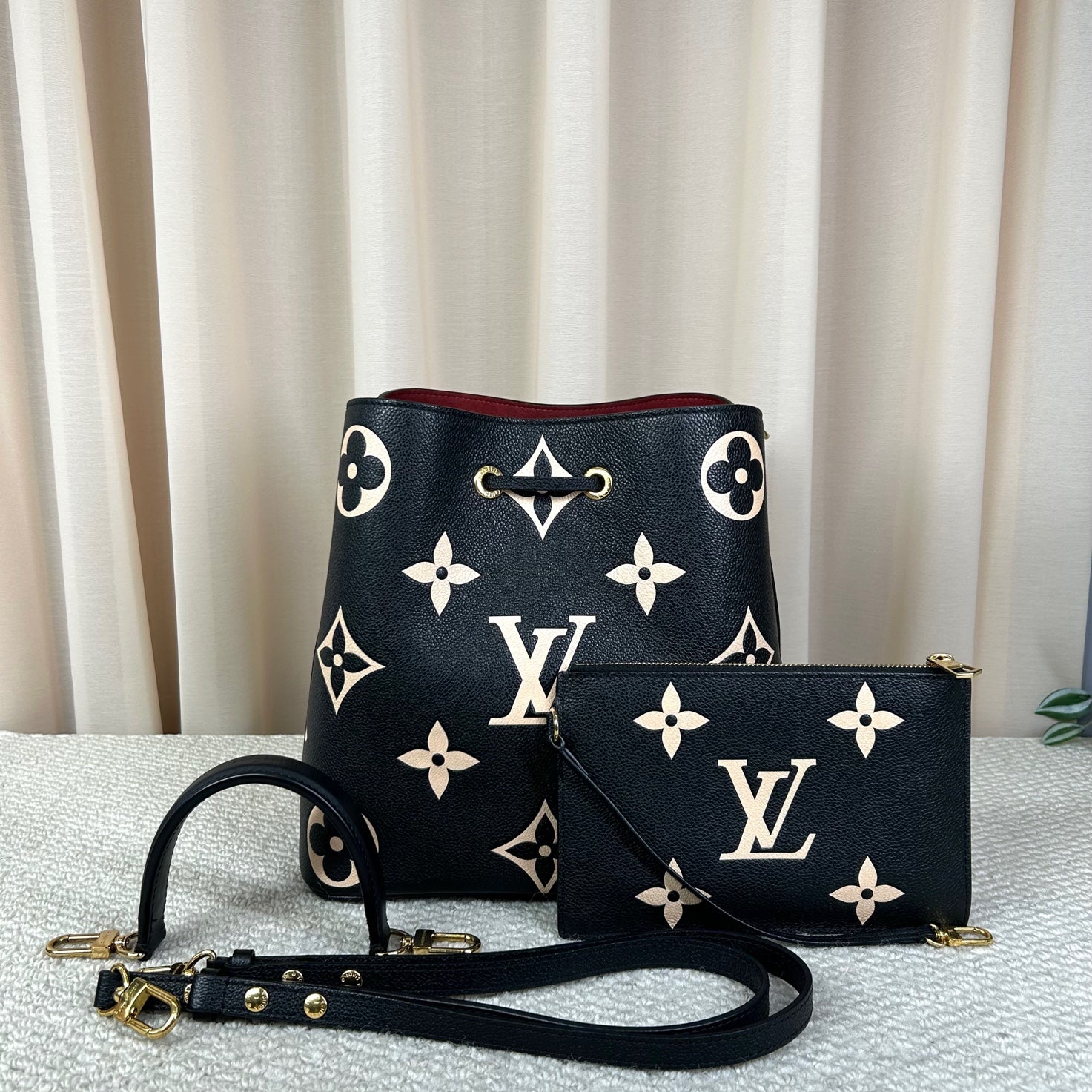 Louis Vuitton NeoNoe MM Bucket Bag