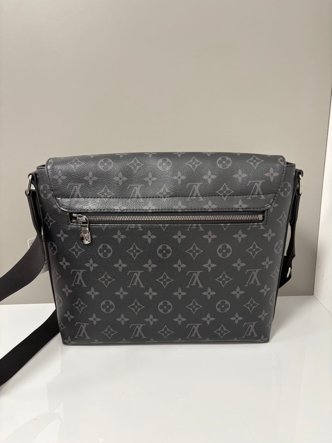 Louis Vuitton District PM messenger bag