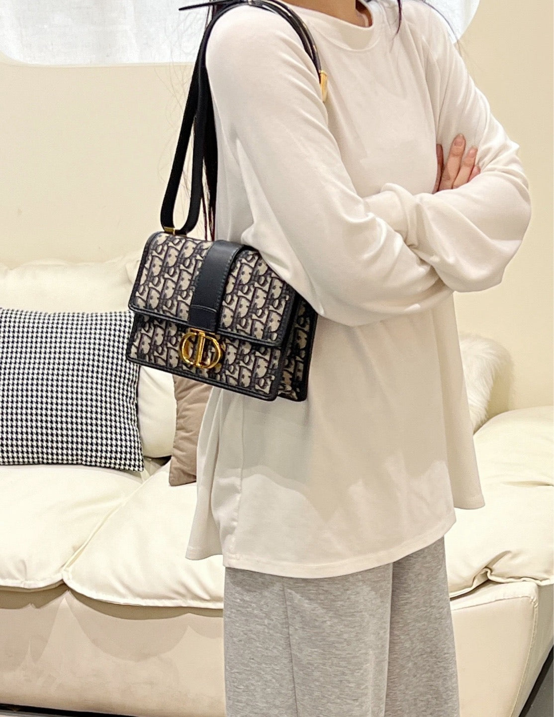 Dior 30 Montaigne Medium Oblique Jacquard