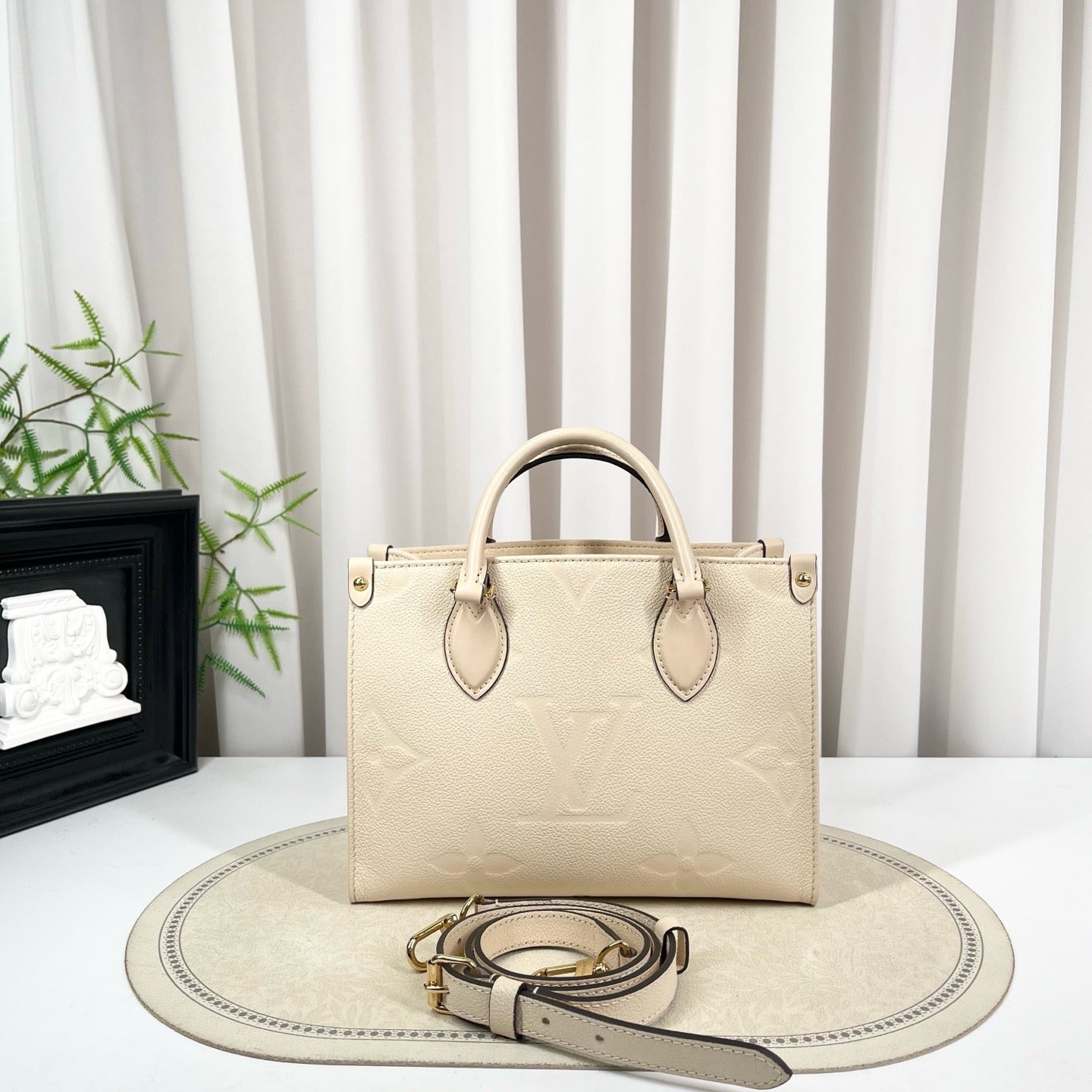 Louis Vuitton Onthego PM (Small) Cream White Embossed Leather Bag (Chip Model)