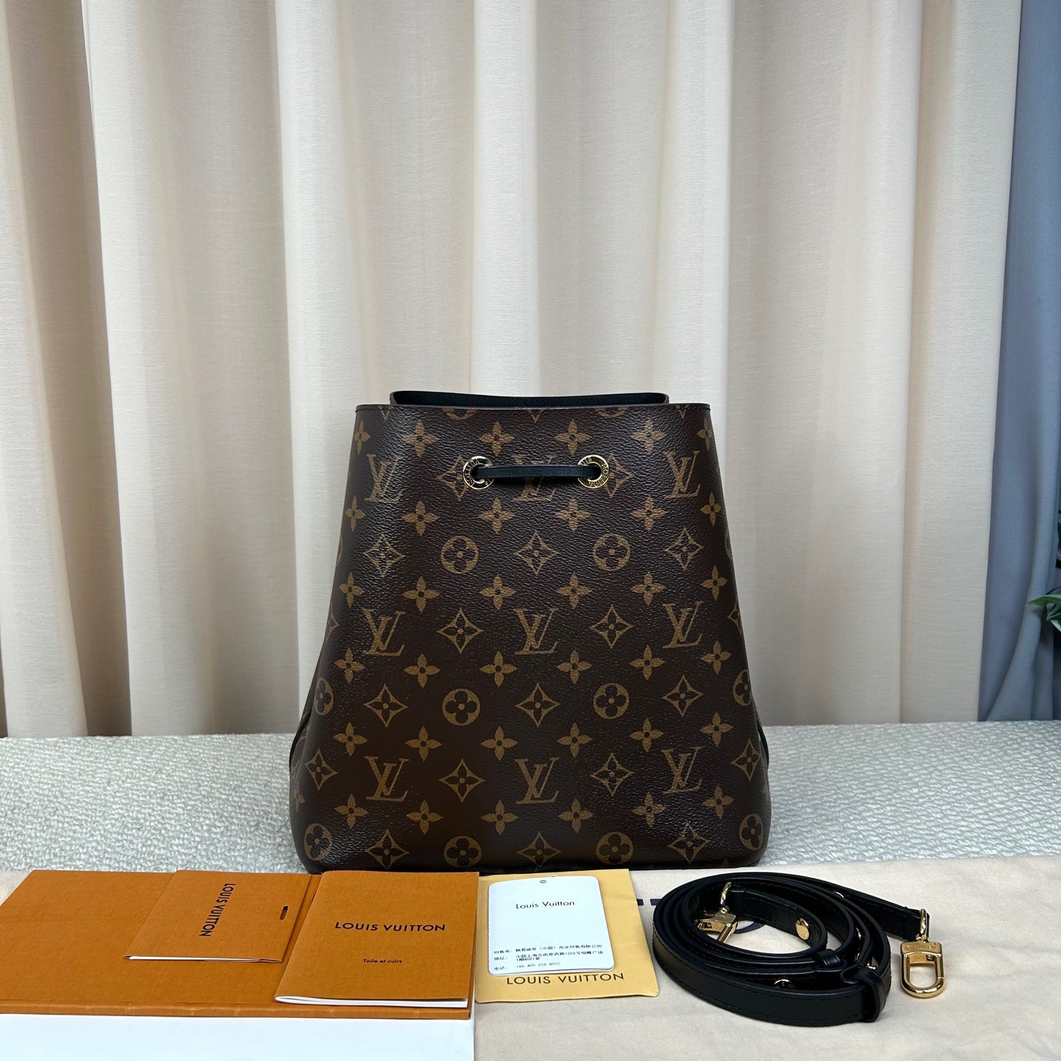 LV NeoNoe Bucket Bag Classic Monogram Brown & Black MM