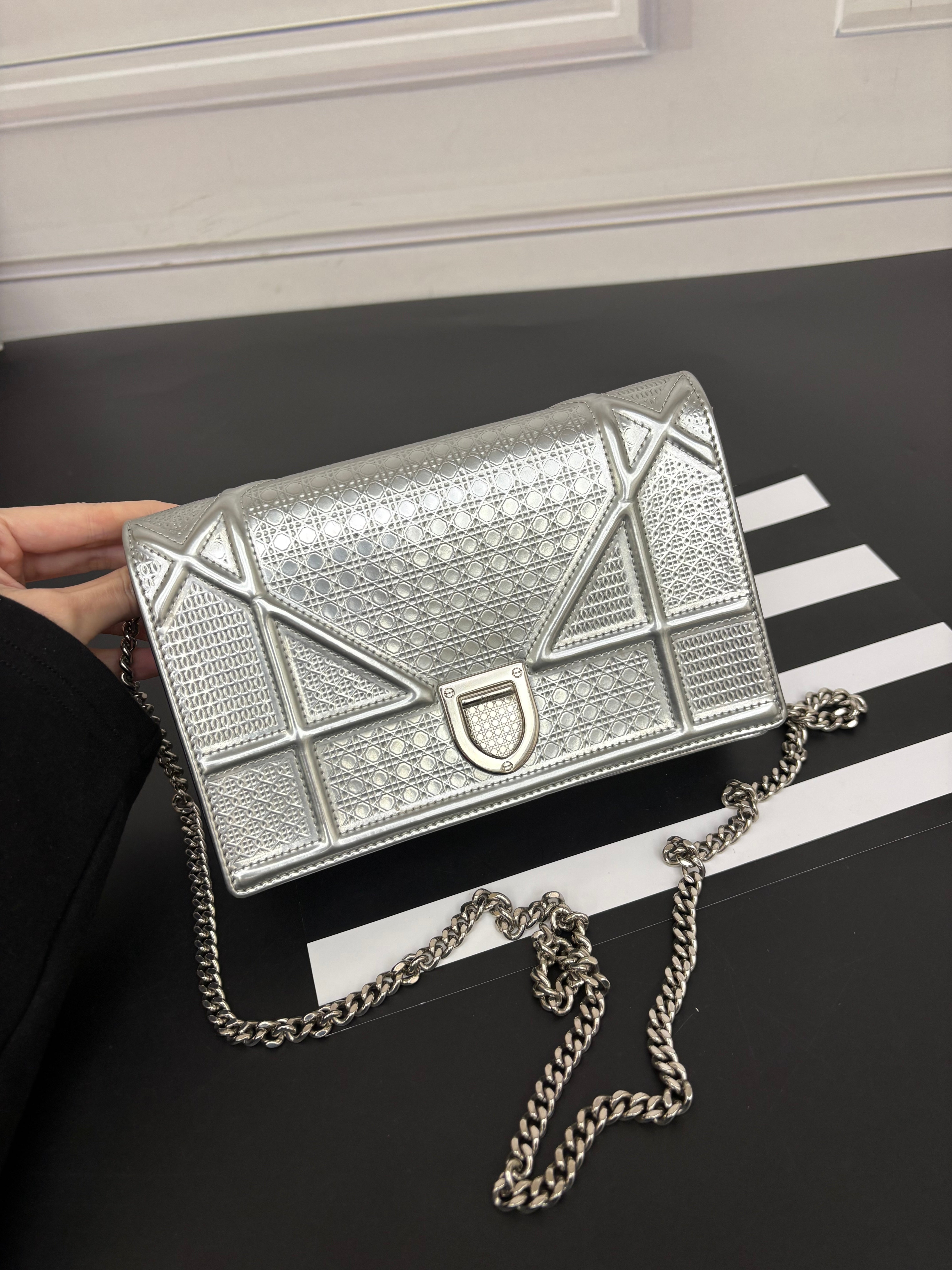 Dior wallet on chain diorama crossbody sliver