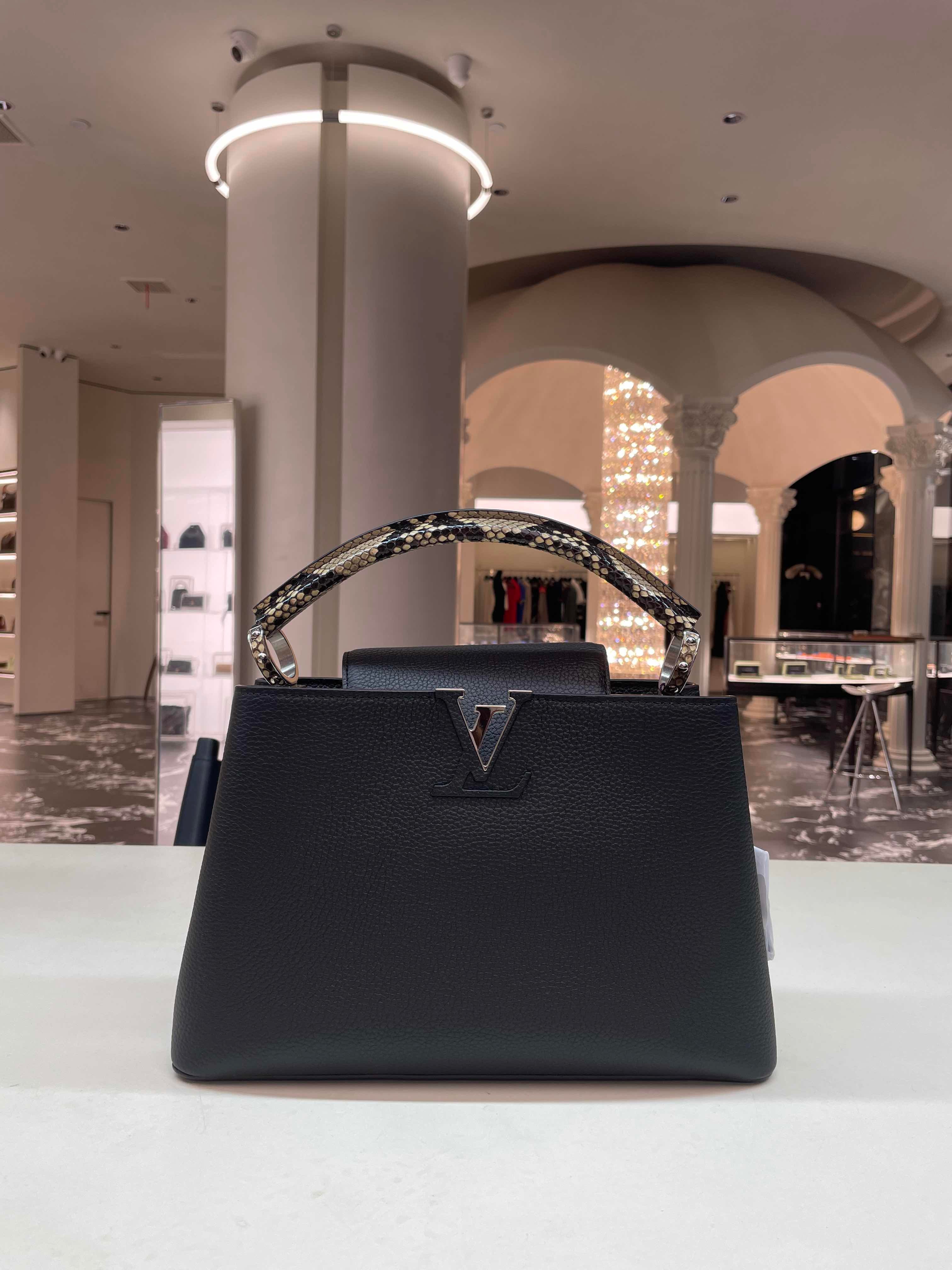 Louis Vuitton Capucines MM Black