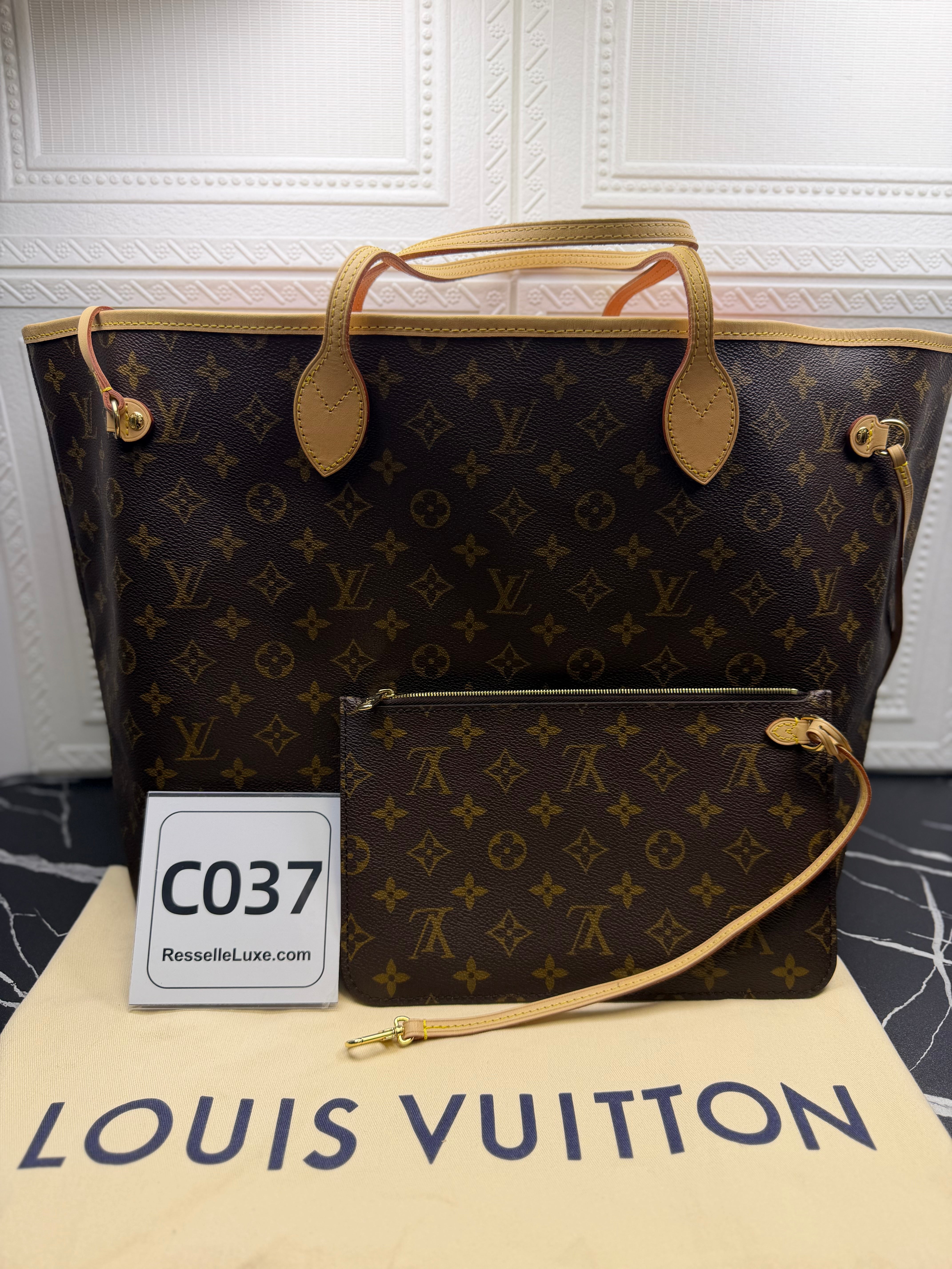 Louis Vuitton Neverfull MM Tote Bag in Classic Monogram
