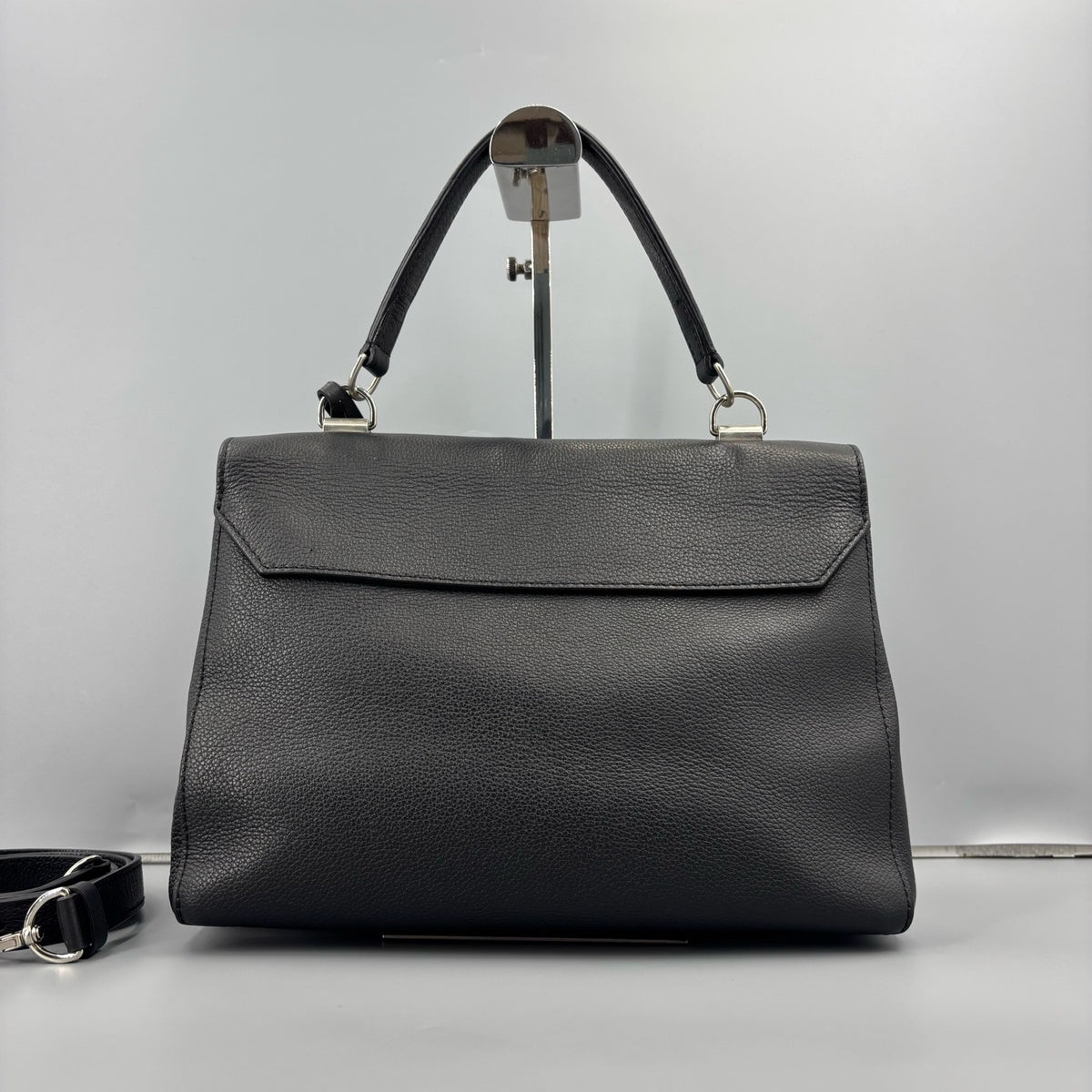 Louis Vuitton Lockme II Black