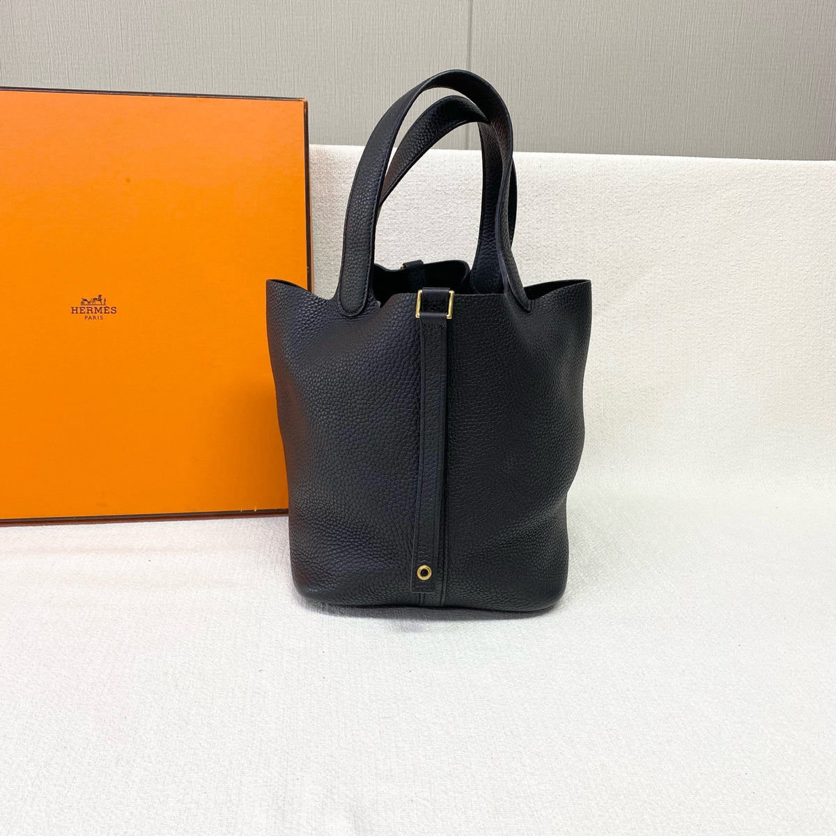 Hermès Picnic Lock 22, Black Togo Leather