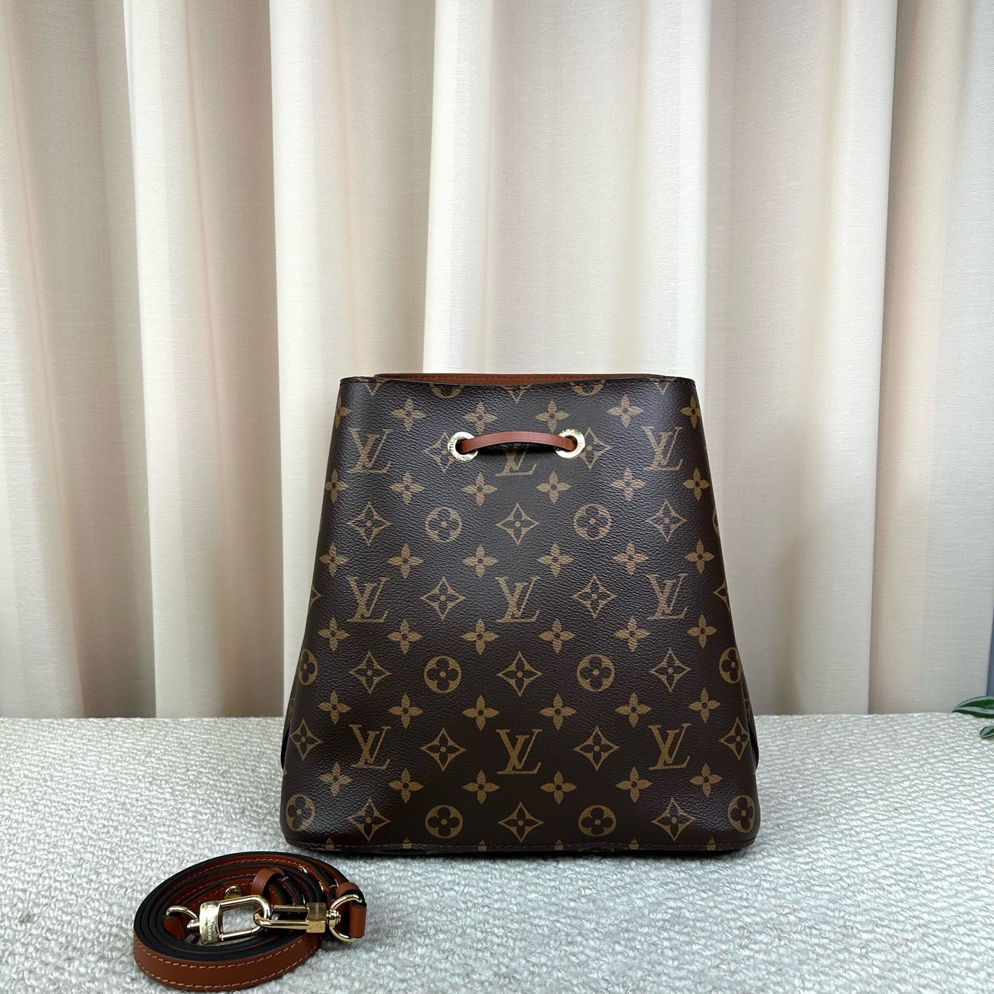 Louis Vuitton NeoNoé Bucket Bag