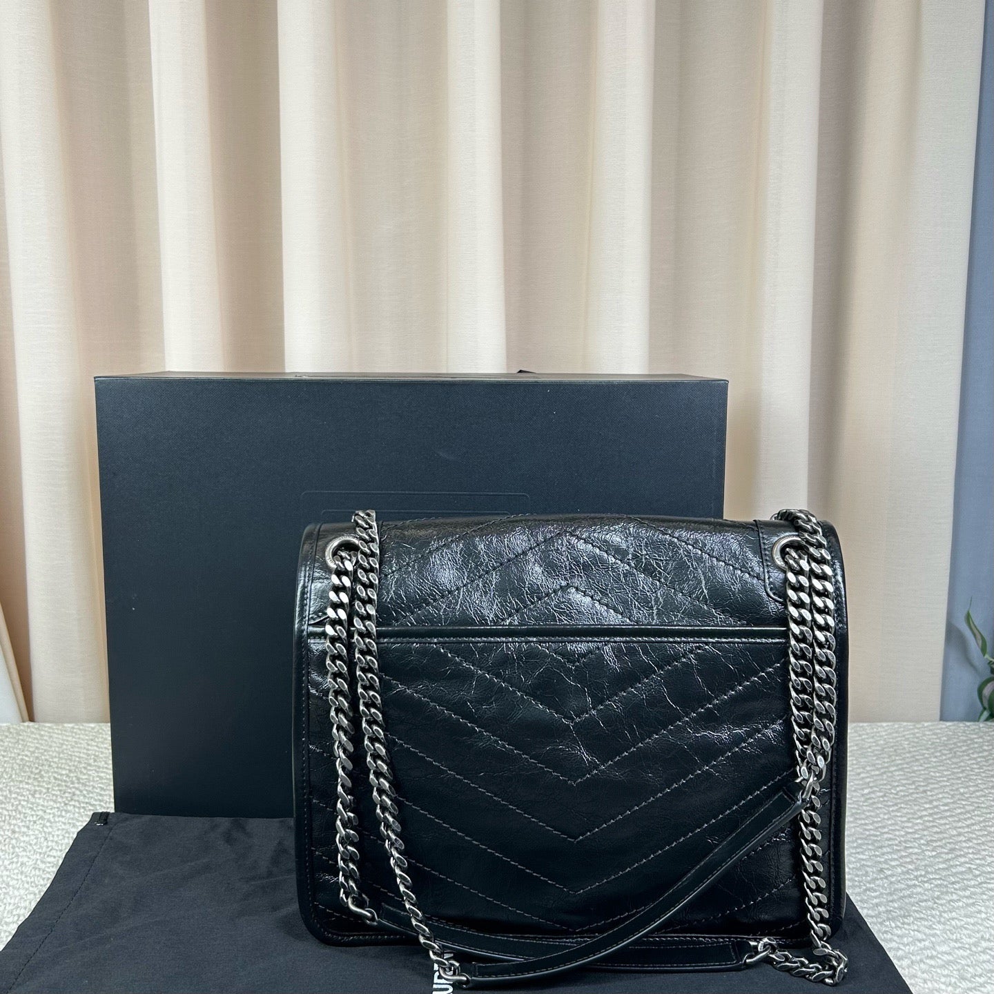 Yves Saint Laurent Niki Medium Black