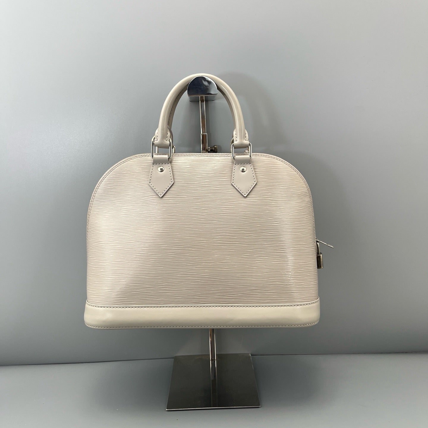 Louis Vuitton Alma PM Ivory Epi