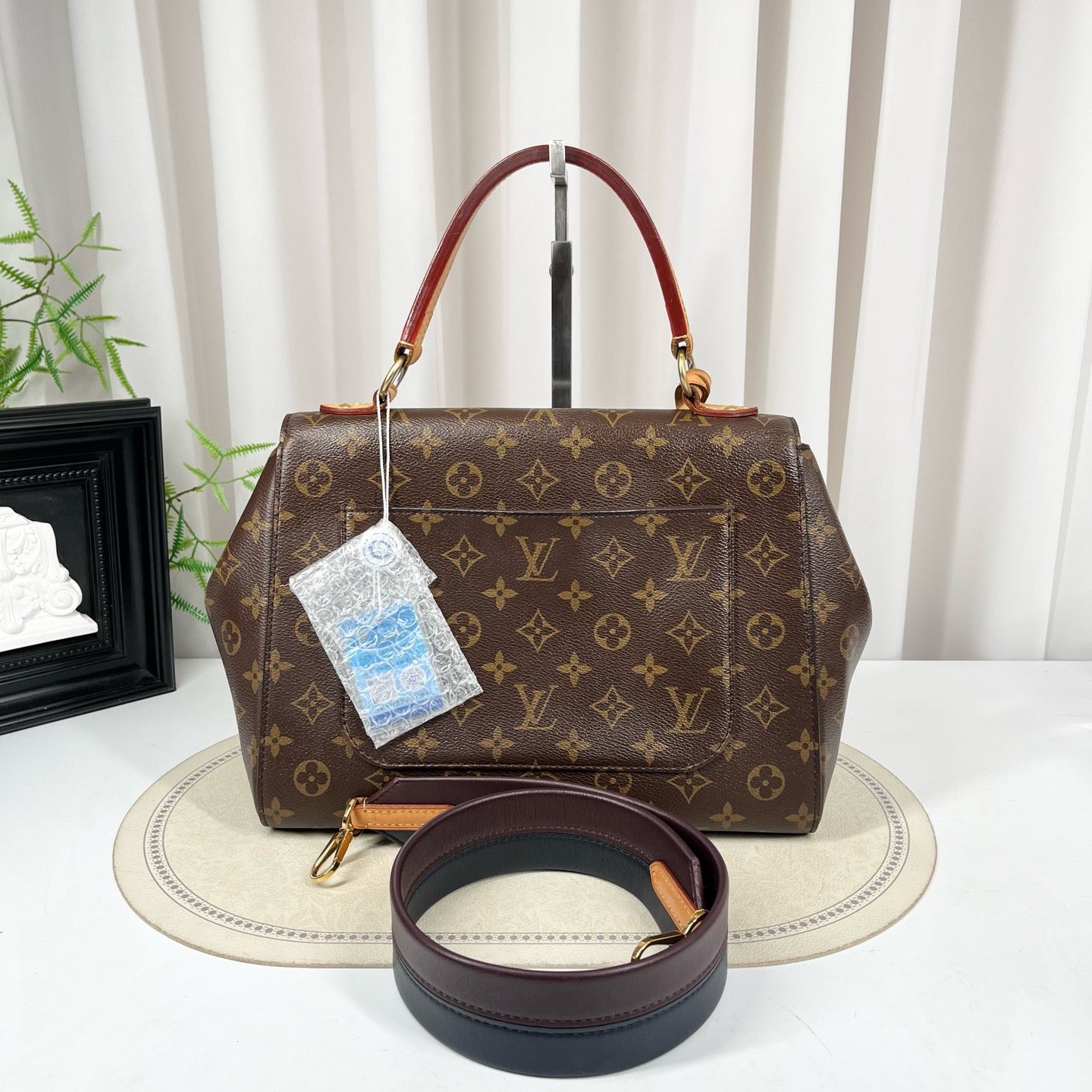 Louis Vuitton Cluny MM Monogram Handbag