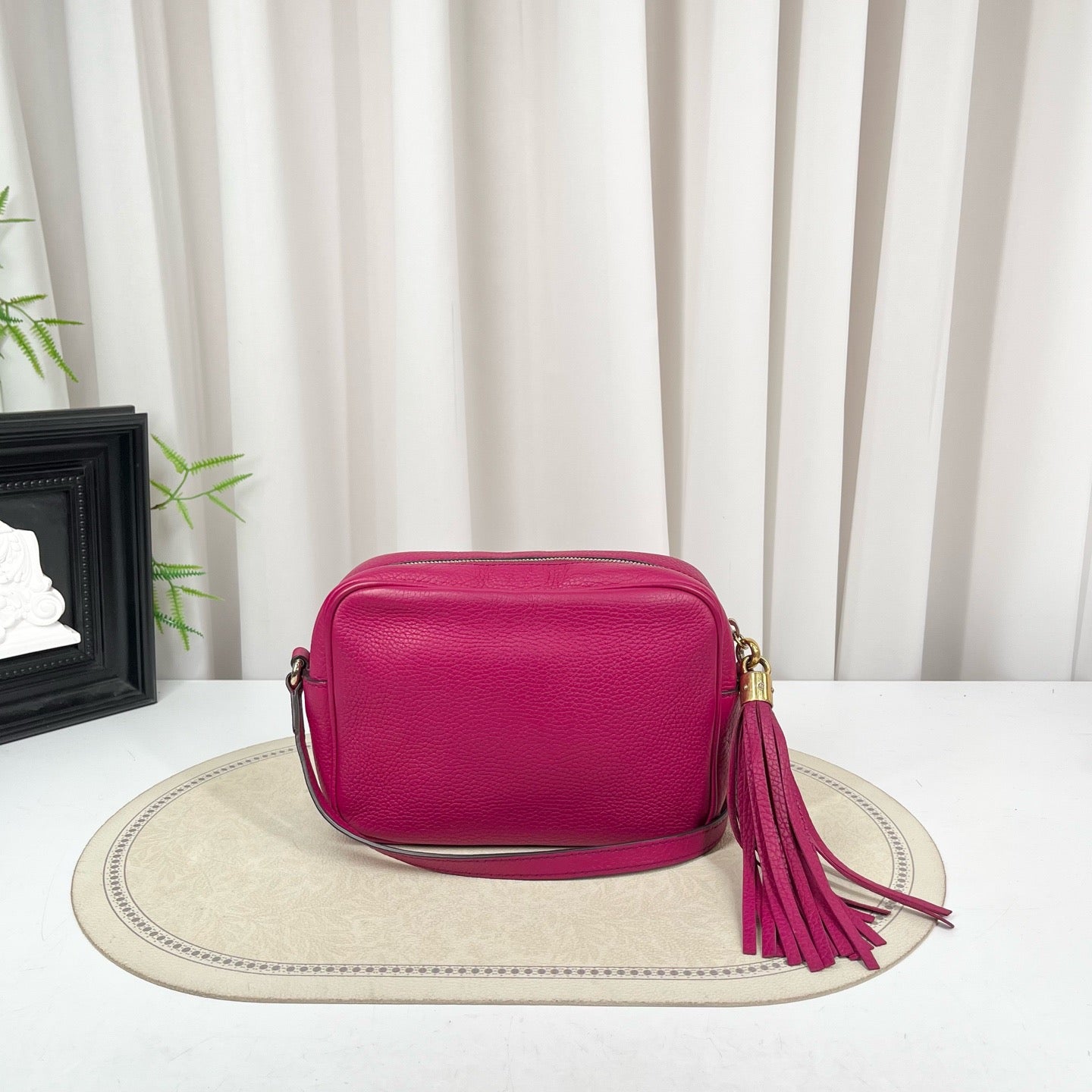Gucci SoHo Small Fuchsia Leather Camera Bag