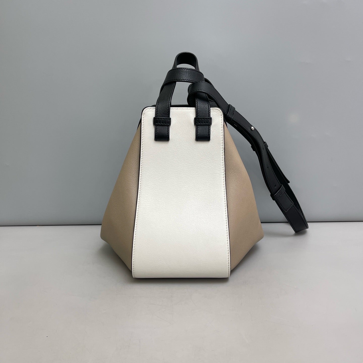 Loewe Medium Hammock White Sand Black Colorblock