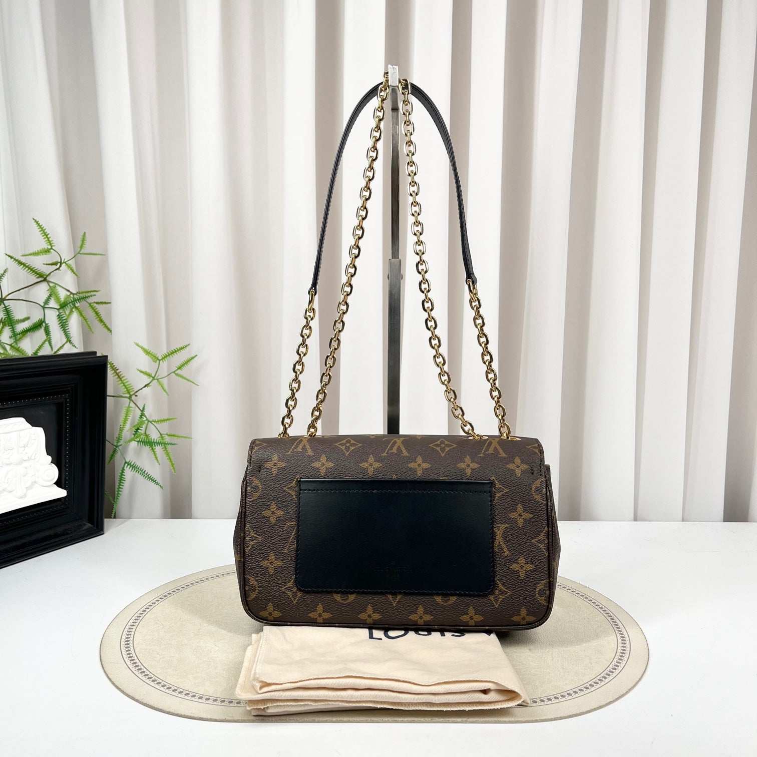 LOUIS VUITTON Marceau Chain Bag