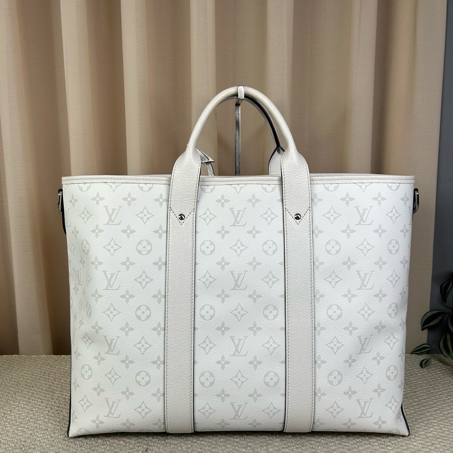 Louis Vuitton White Monogram Weekend Document Tote Bag - Shoulder Strap Missing