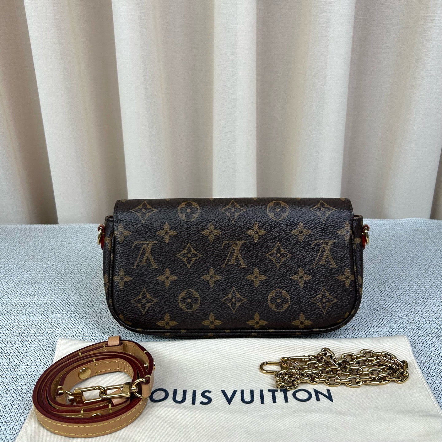 Louis Vuitton Ivy 21.5cm Monogram Chain Bag