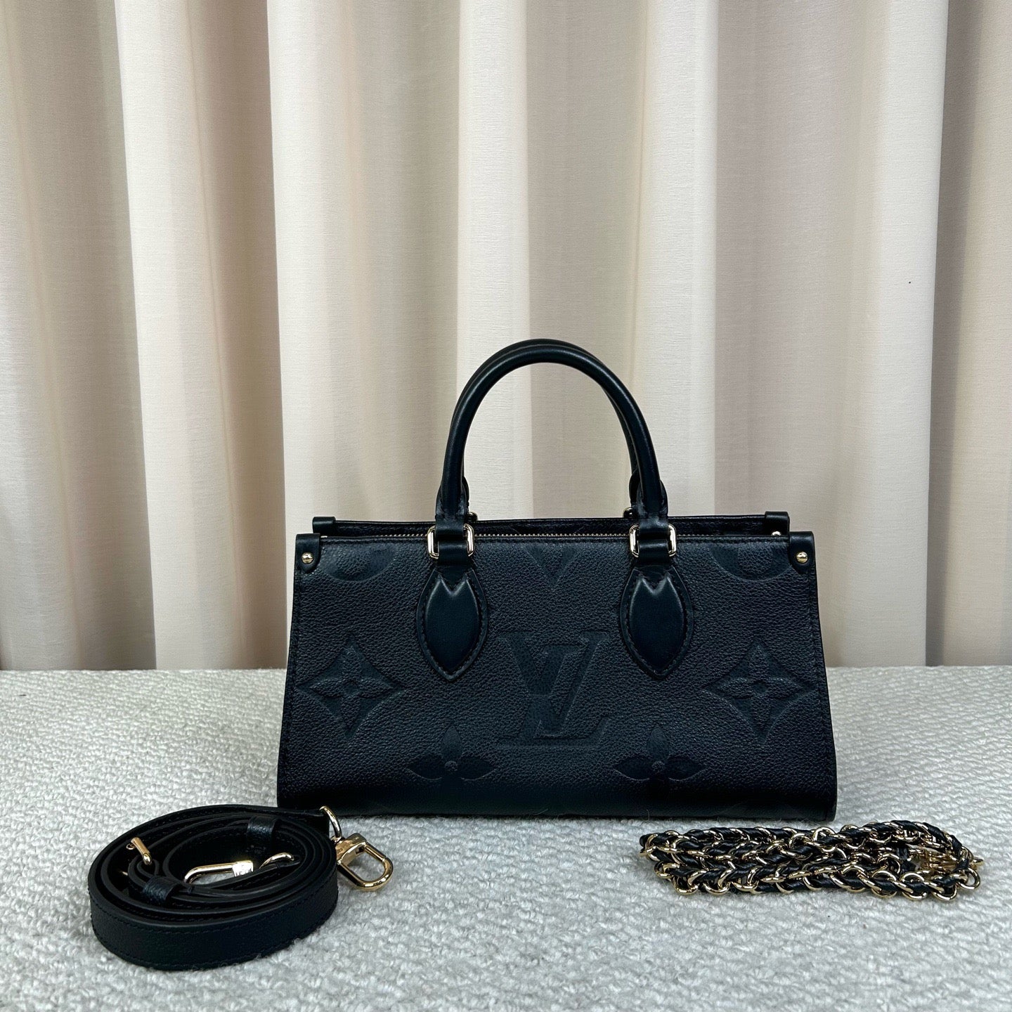 LV Onthego Horizontal Small Black Bag