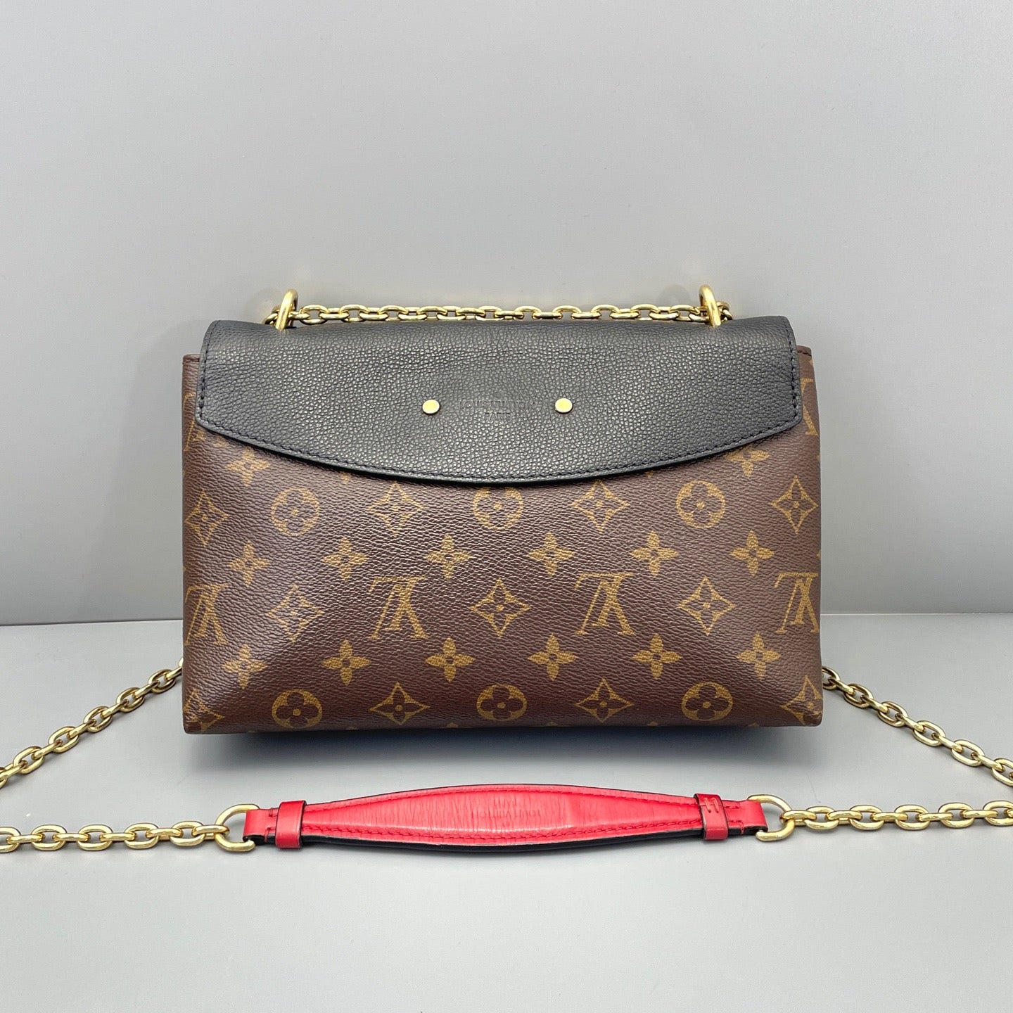 Louis Vuitton Monogram Black Leather Victoire Chain