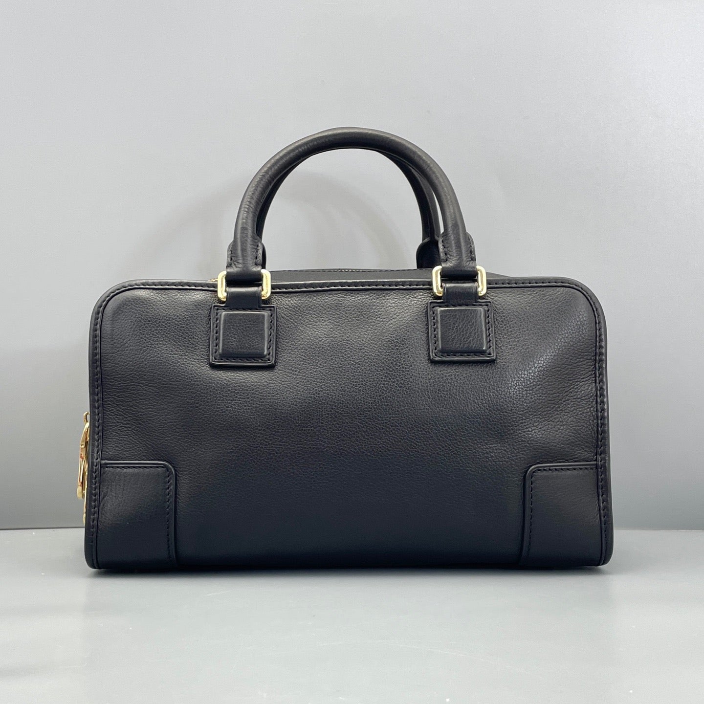 Loewe Amazona Black Grained