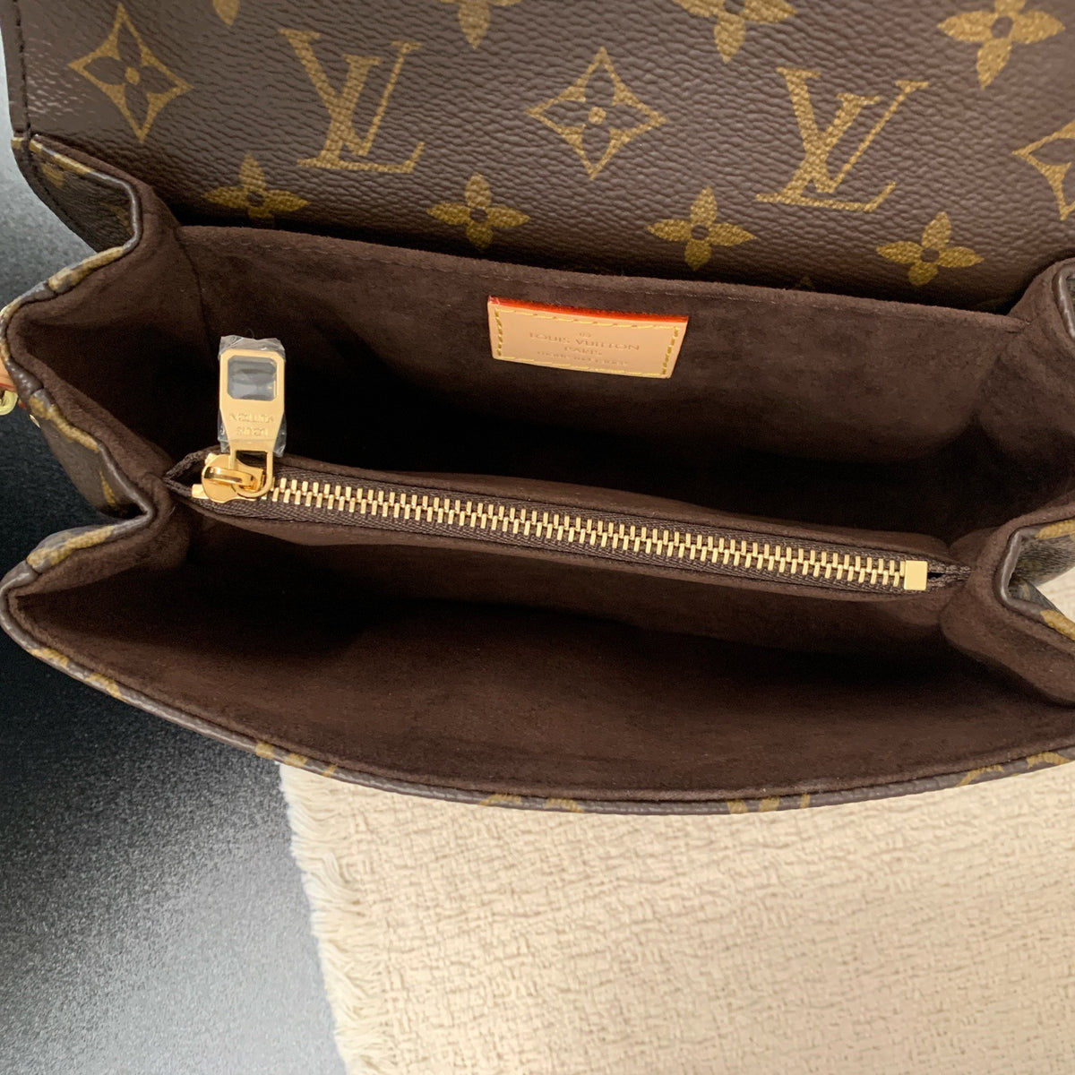 Louis Vuitton Pochette Métis East West