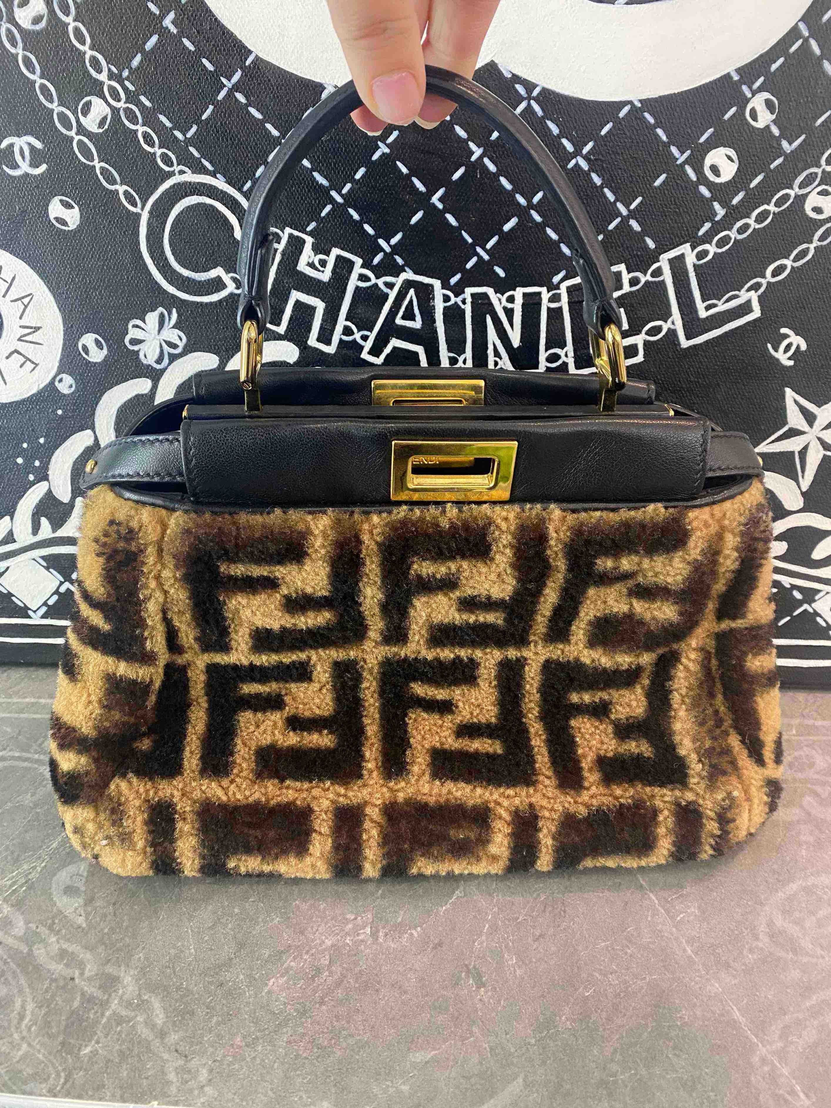 Fendi Peekaboo Iconic Medium Handbag Missing shoulder strap