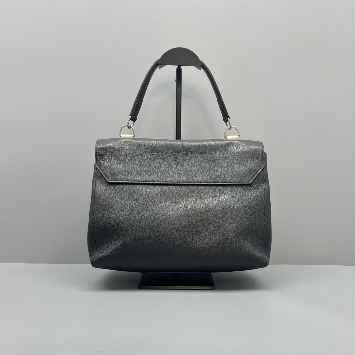 Louis Vuitton Lockme II Black