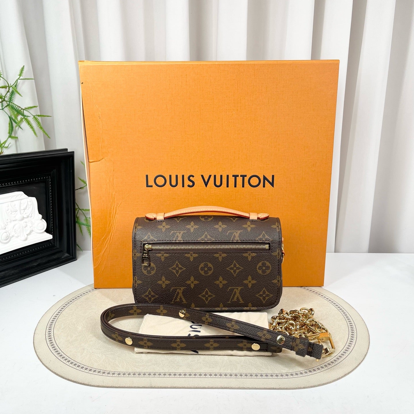 Louis Vuitton Pochette Metis East West Monogram Canvas