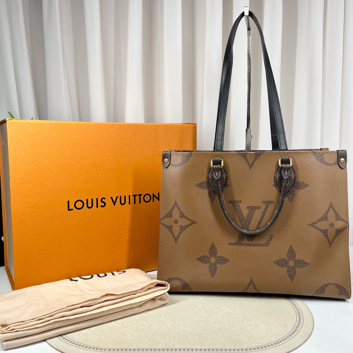 Louis Vuitton Monogram OnTheGo MM Tote Bag