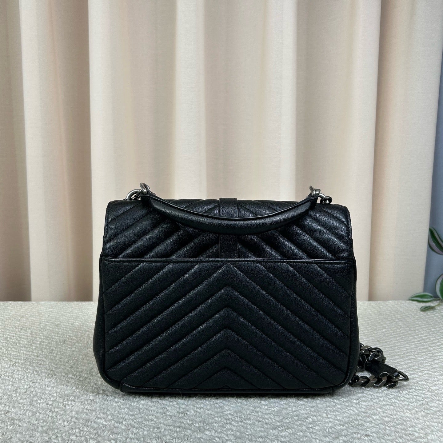 Saint Laurent College Medium Black V-Quilted Leather