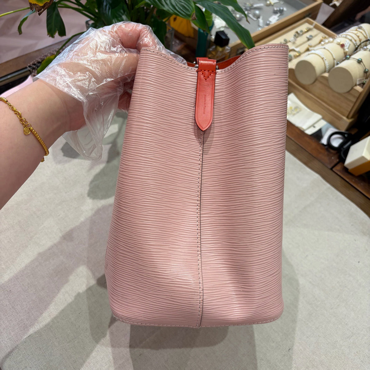 Louis Vuitton NeoNoe Grenelle, Pink Epi Leather